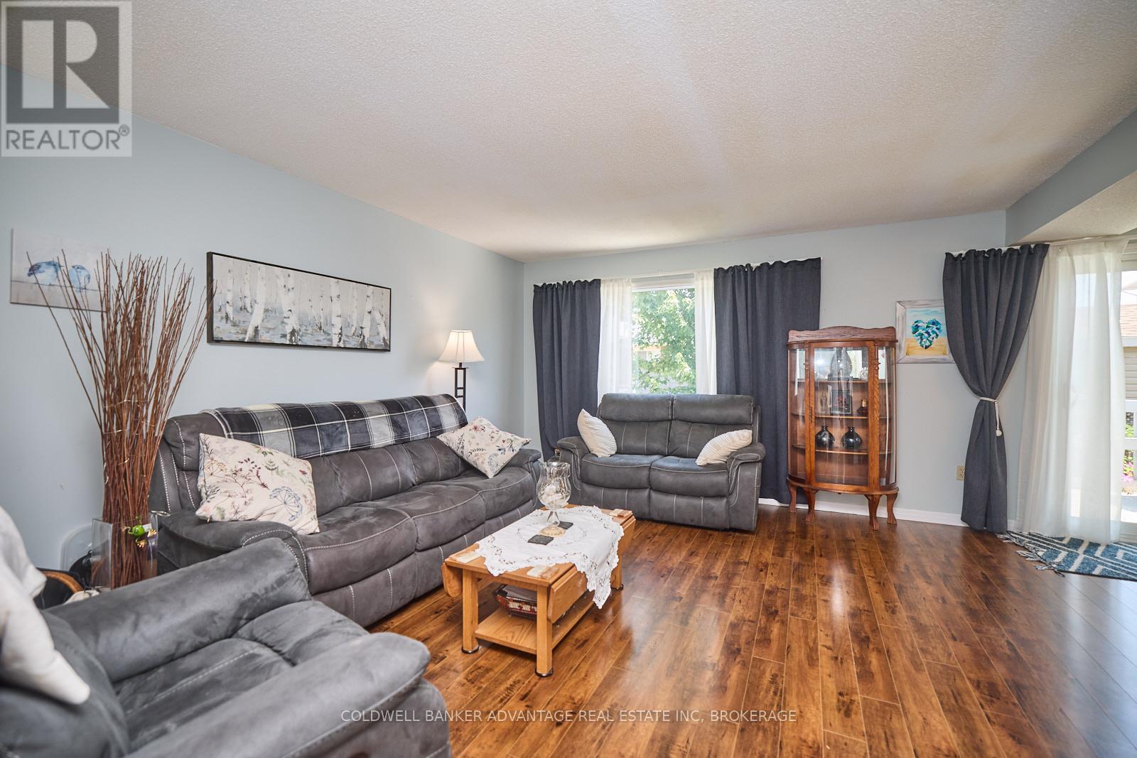 33 Naples Court, Thorold, Ontario  L2V 4S7 - Photo 7 - X12541706