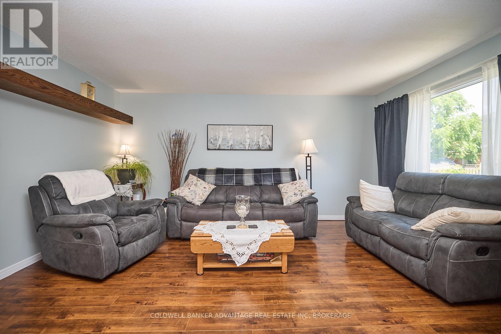 33 Naples Court, Thorold, Ontario  L2V 4S7 - Photo 8 - X12541706