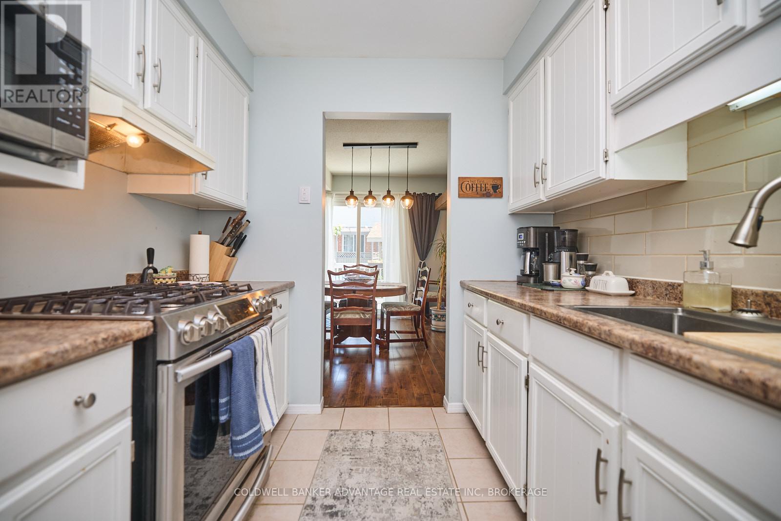 33 Naples Court, Thorold, Ontario  L2V 4S7 - Photo 5 - X12541706