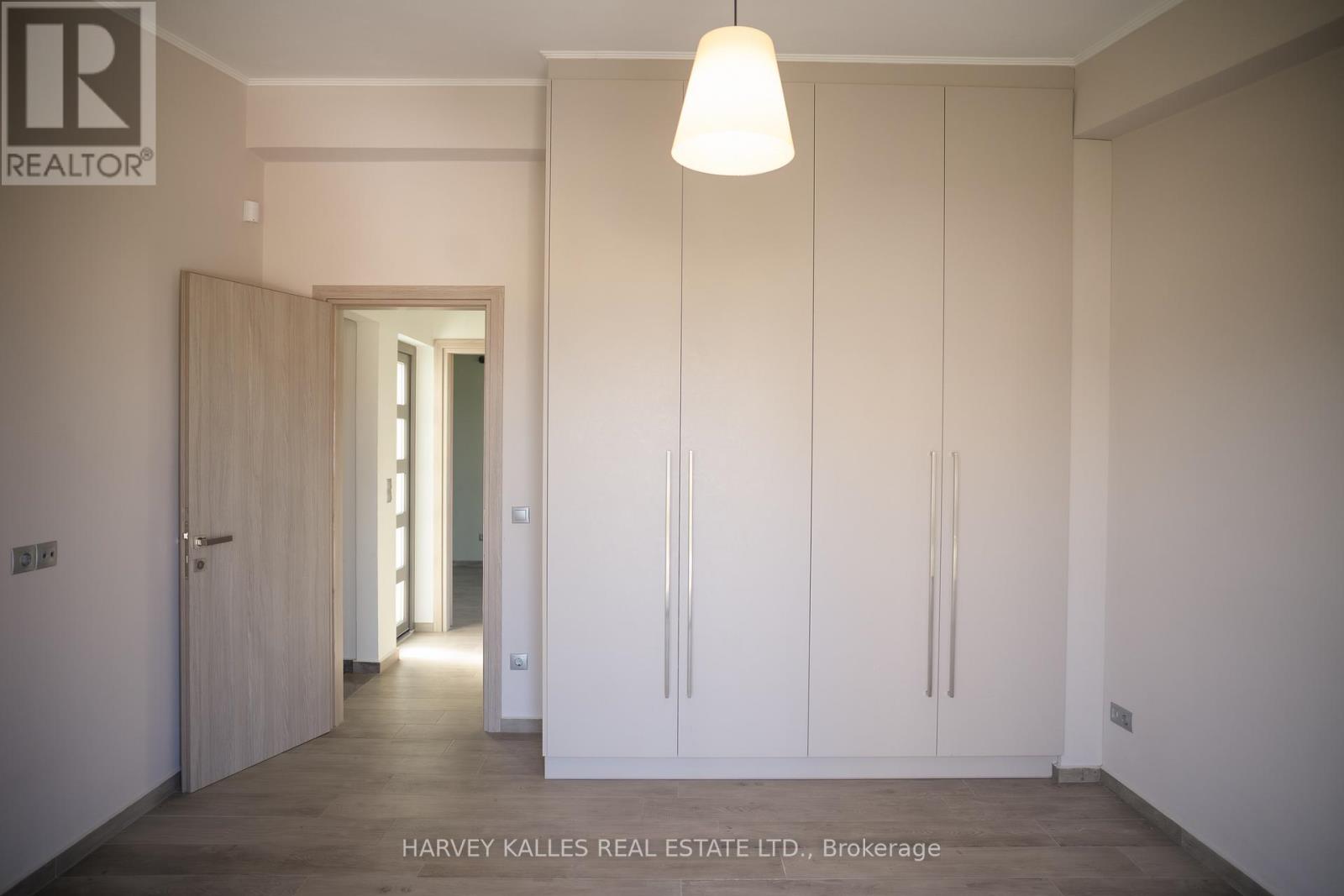 Villa 4 Imion Street, Greece, Ontario - Photo 17 - X12555024