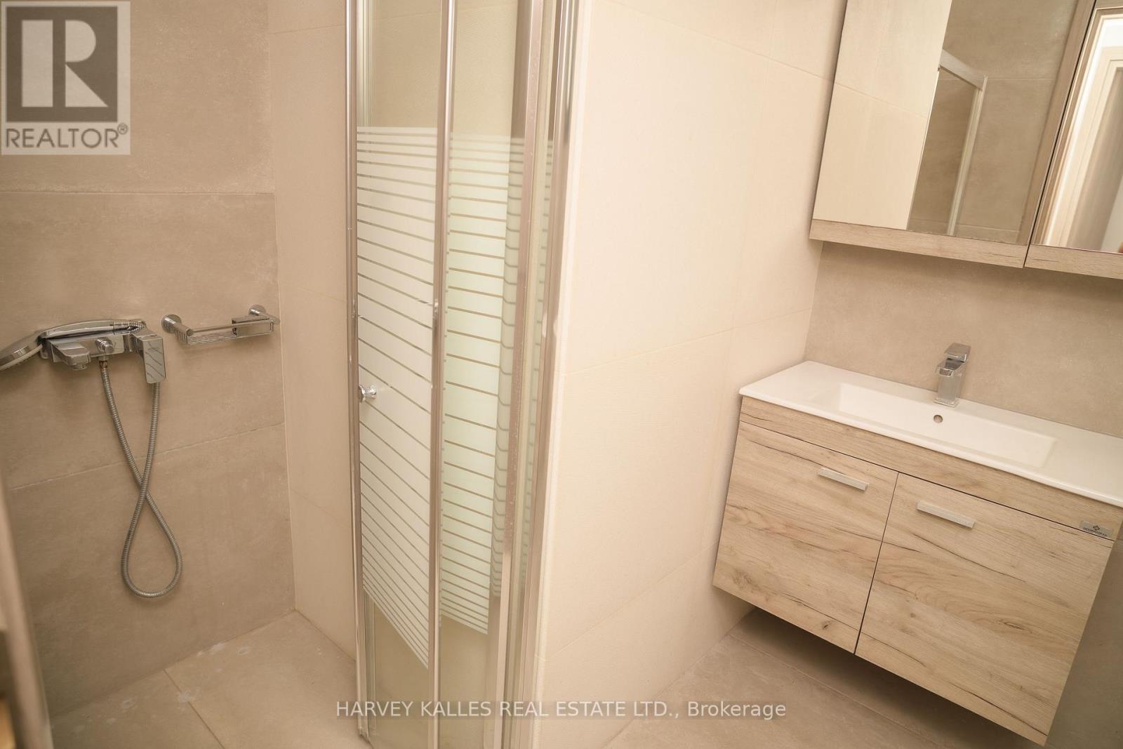 Villa 4 Imion Street, Greece, Ontario - Photo 32 - X12555024