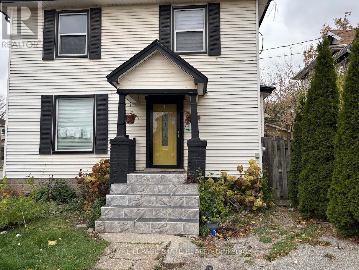 4789 Saint Clair Avenue, Niagara Falls, Ontario  L2E 3T2 - Photo 2 - X12555088