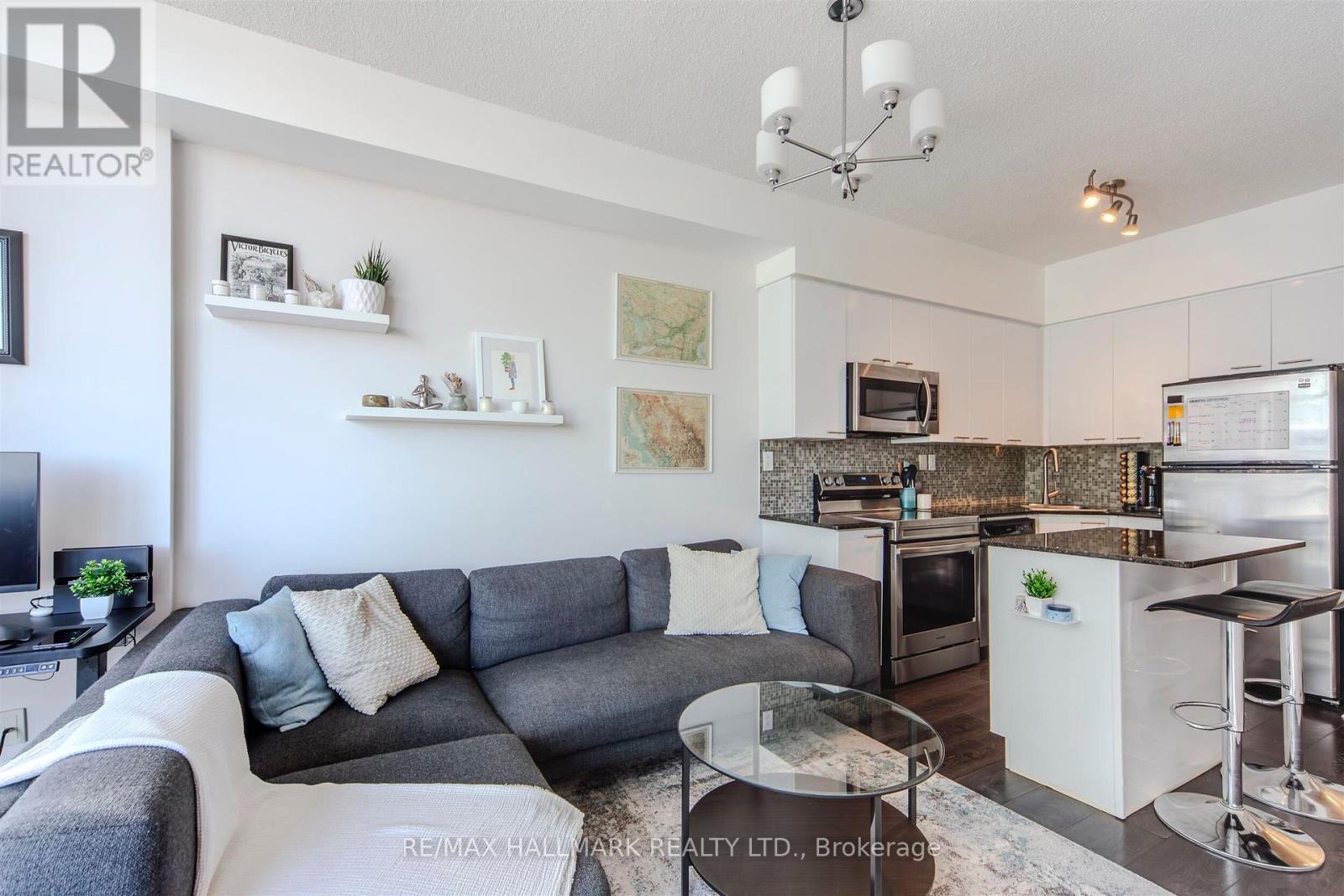 1001 - 15 Bruyeres Mews, Toronto, Ontario  M5V 0A7 - Photo 13 - C12555280