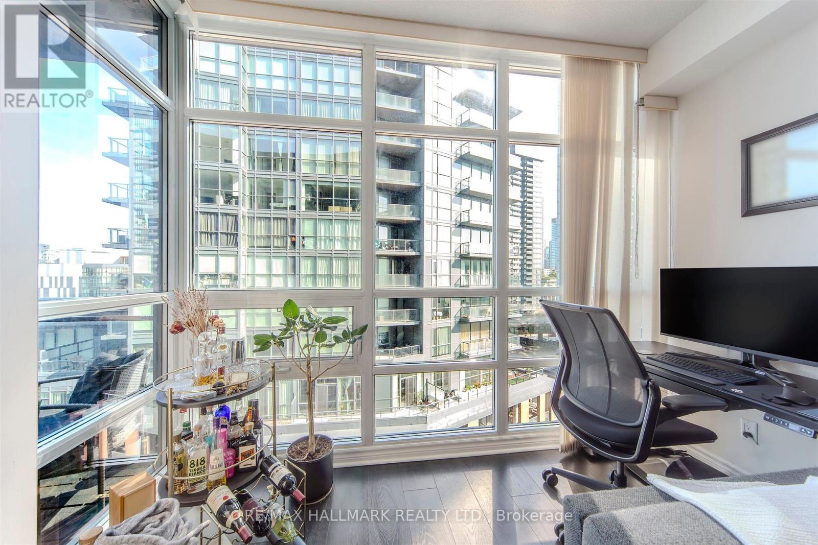 1001 - 15 Bruyeres Mews, Toronto, Ontario  M5V 0A7 - Photo 15 - C12555280