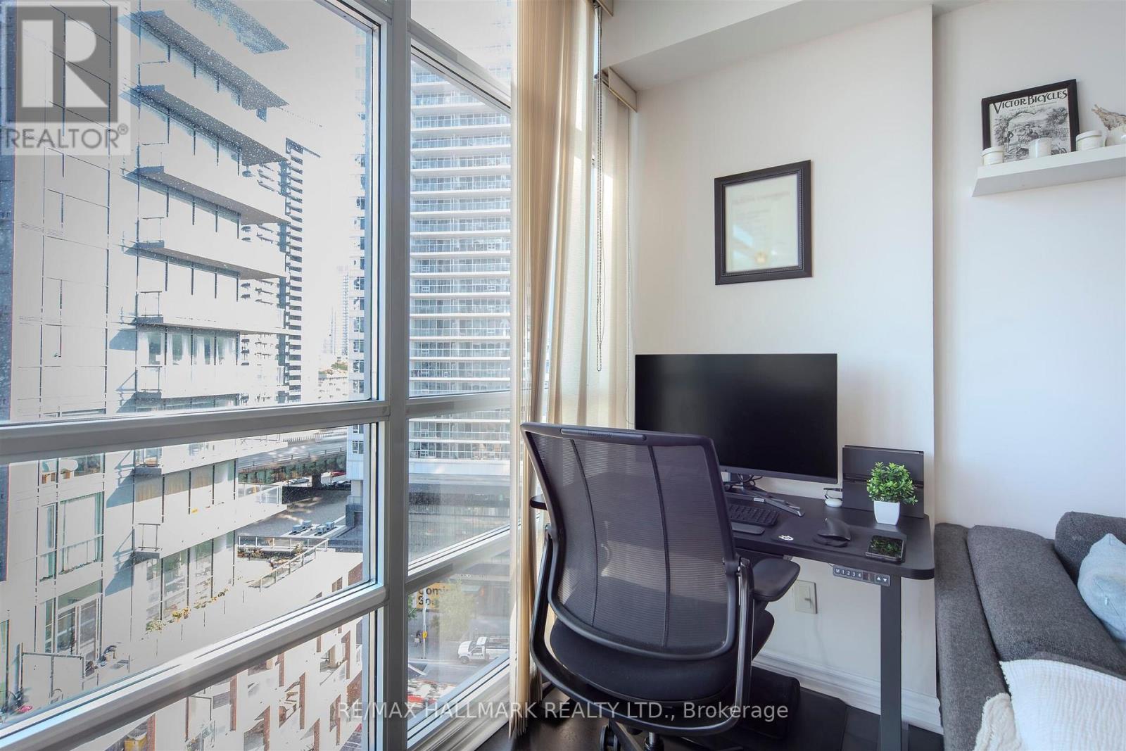 1001 - 15 Bruyeres Mews, Toronto, Ontario  M5V 0A7 - Photo 16 - C12555280