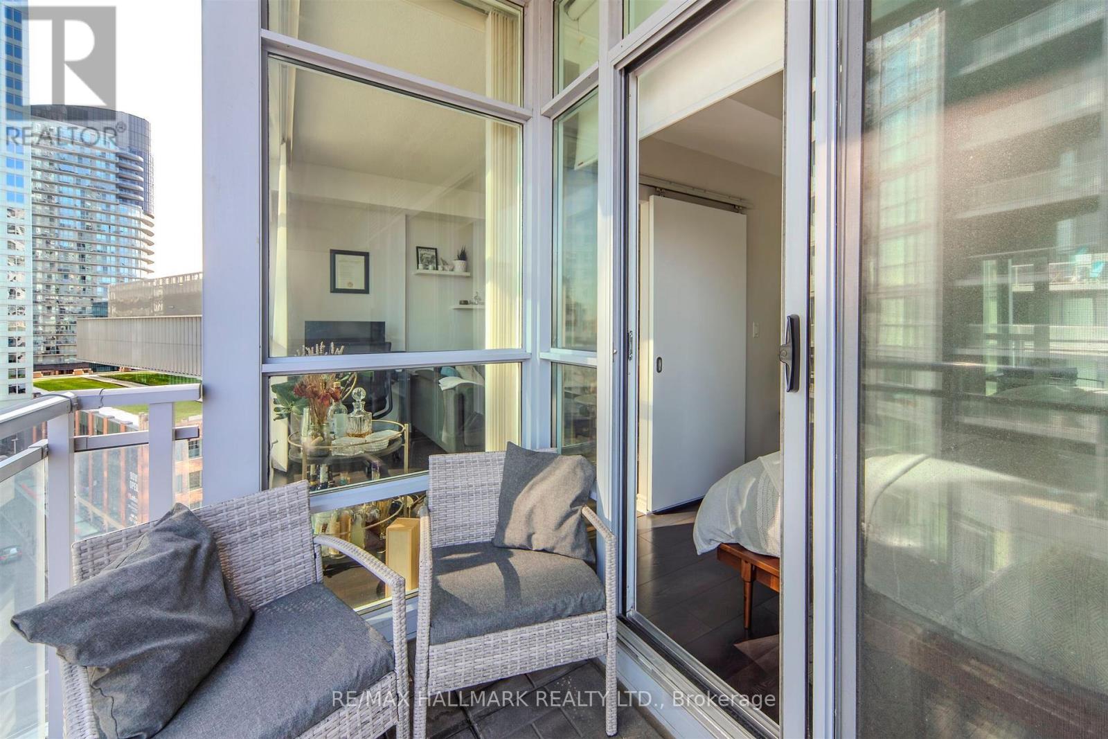 1001 - 15 Bruyeres Mews, Toronto, Ontario  M5V 0A7 - Photo 22 - C12555280