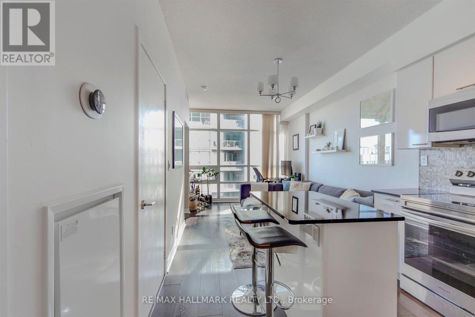 1001 - 15 Bruyeres Mews, Toronto, Ontario  M5V 0A7 - Photo 8 - C12555280