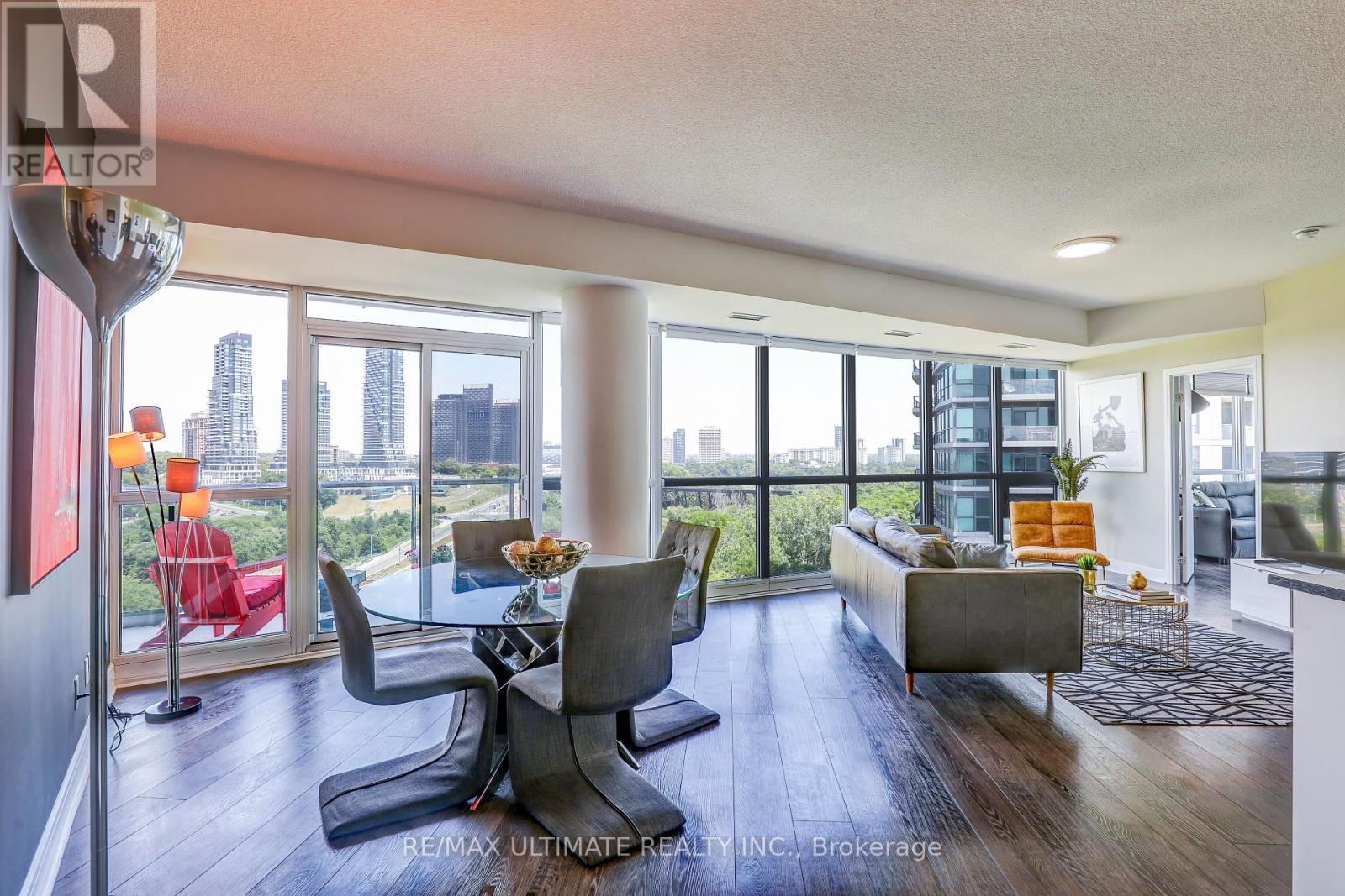 807 - 35 Brian Peck Crescent, Toronto, Ontario  M4G 0A5 - Photo 3 - C12555360