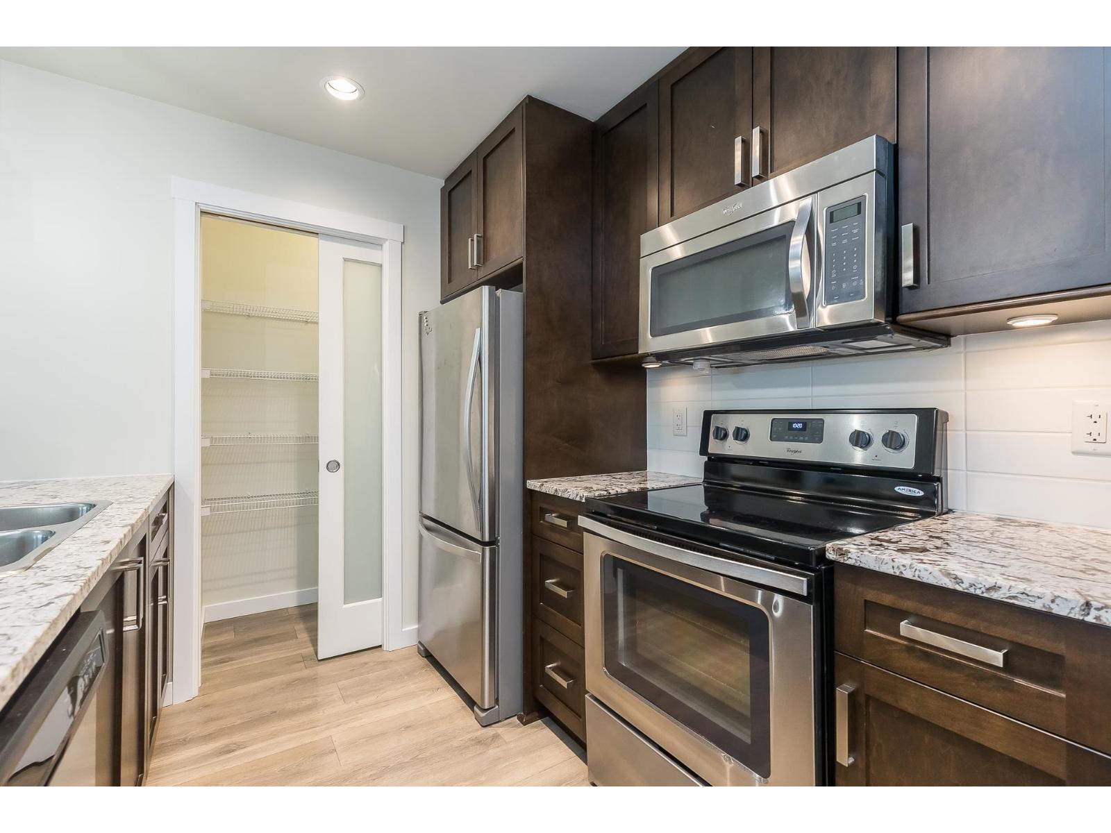 305 2242 Whatcom Road, Abbotsford, British Columbia  V3G 0G3 - Photo 12 - R2976333