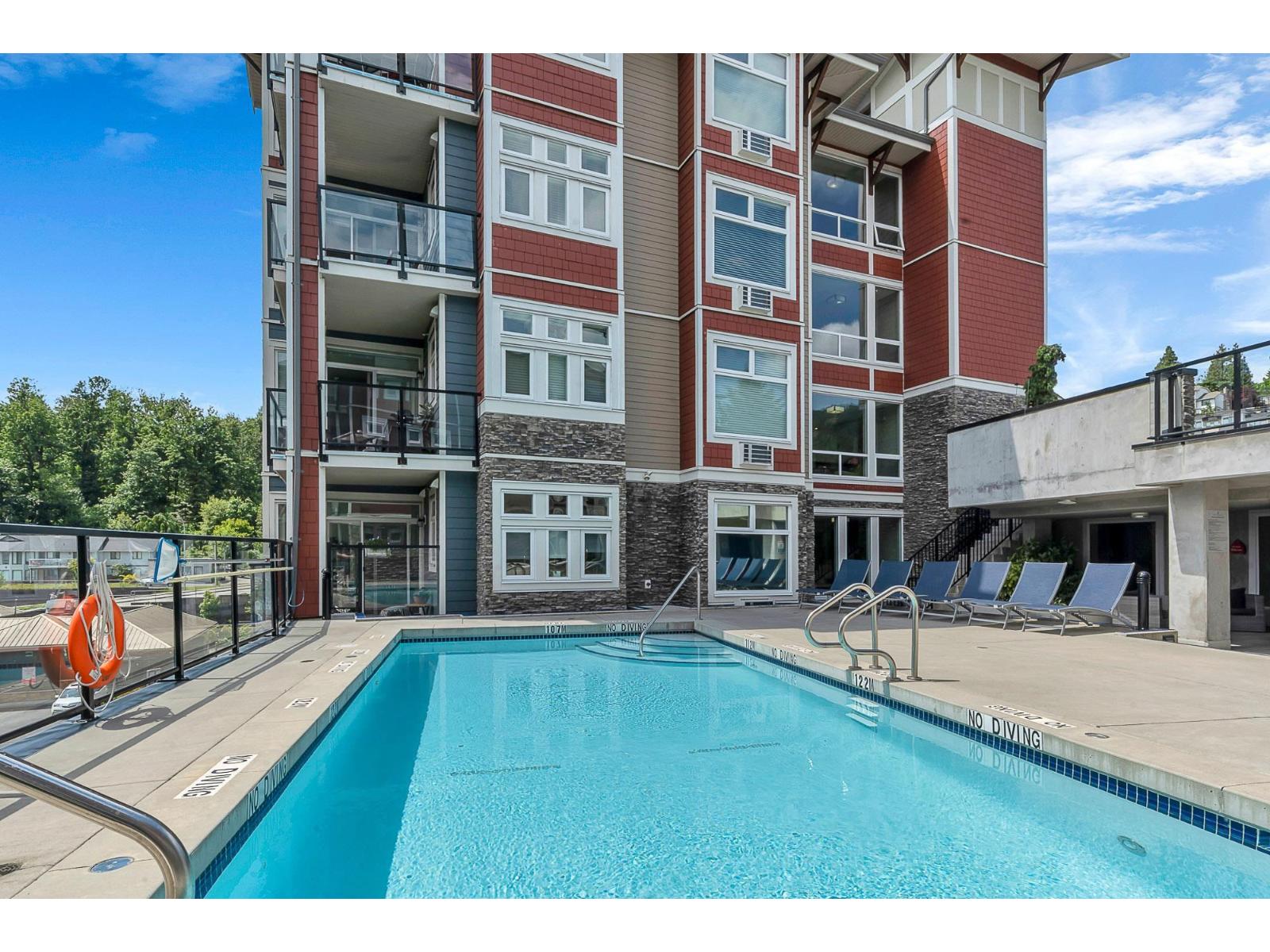 305 2242 Whatcom Road, Abbotsford, British Columbia  V3G 0G3 - Photo 1 - R2976333