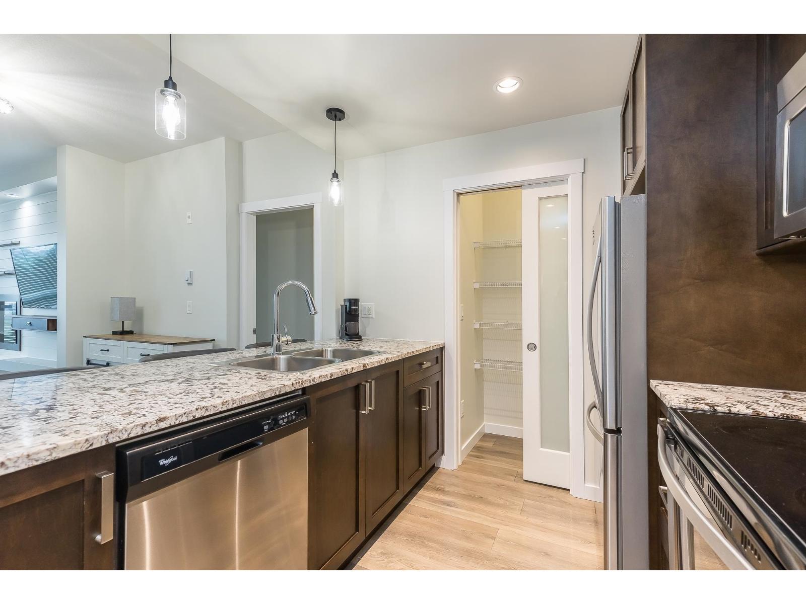 305 2242 Whatcom Road, Abbotsford, British Columbia  V3G 0G3 - Photo 13 - R2976333