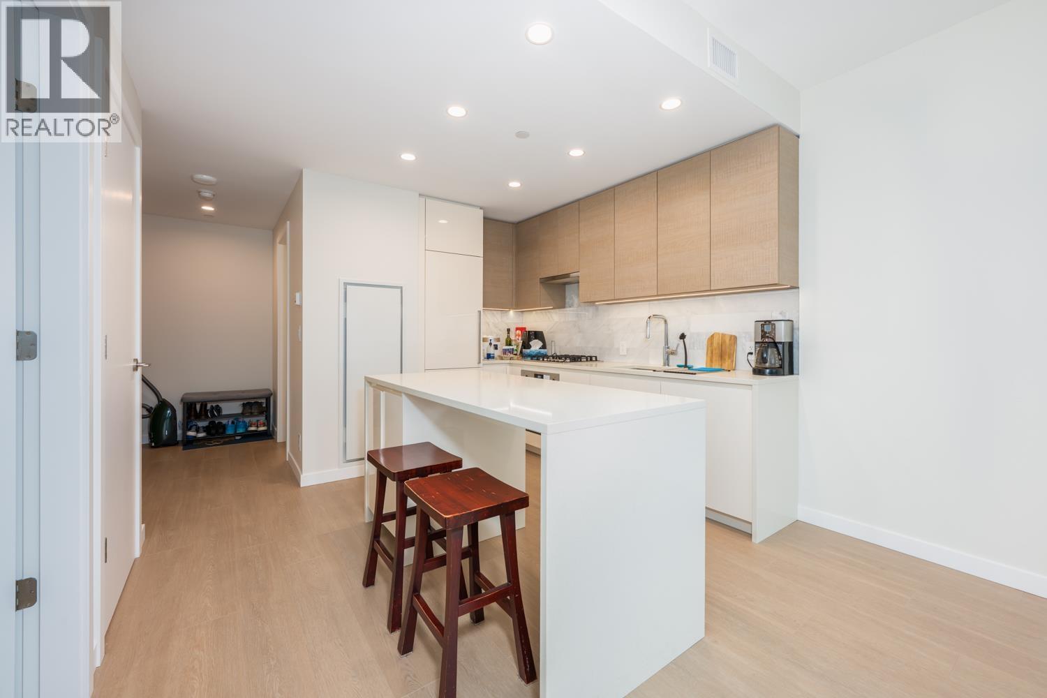 2301 4168 Lougheed Highway, Burnaby, British Columbia  V5C 0N9 - Photo 2 - R3068147