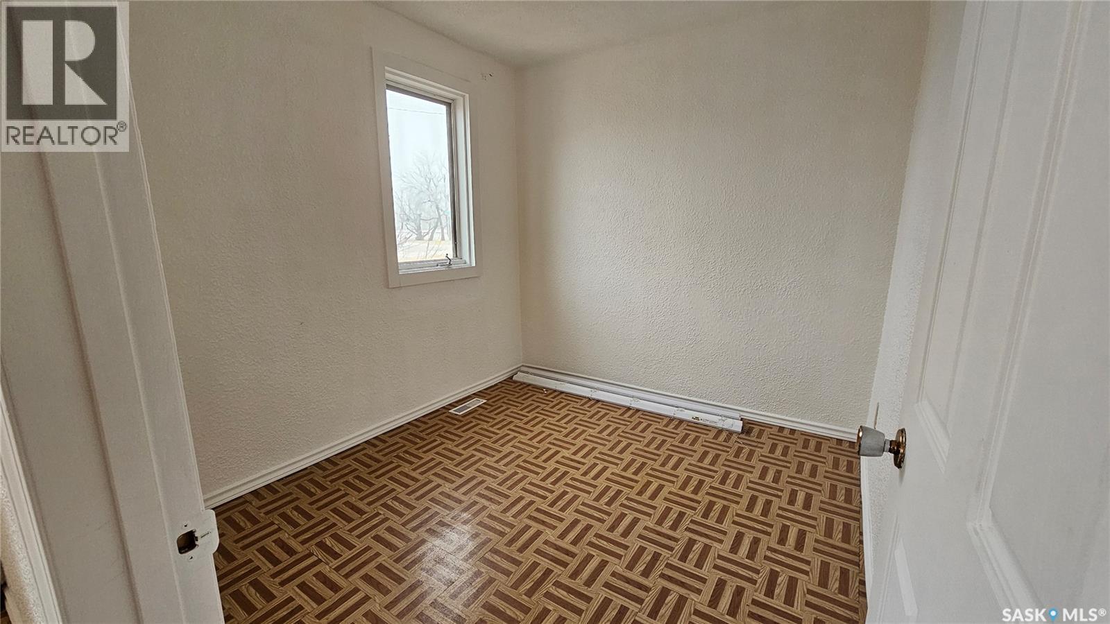 400 W 1st Street, Dundurn, Saskatchewan  S0K 1K0 - Photo 5 - SK024251