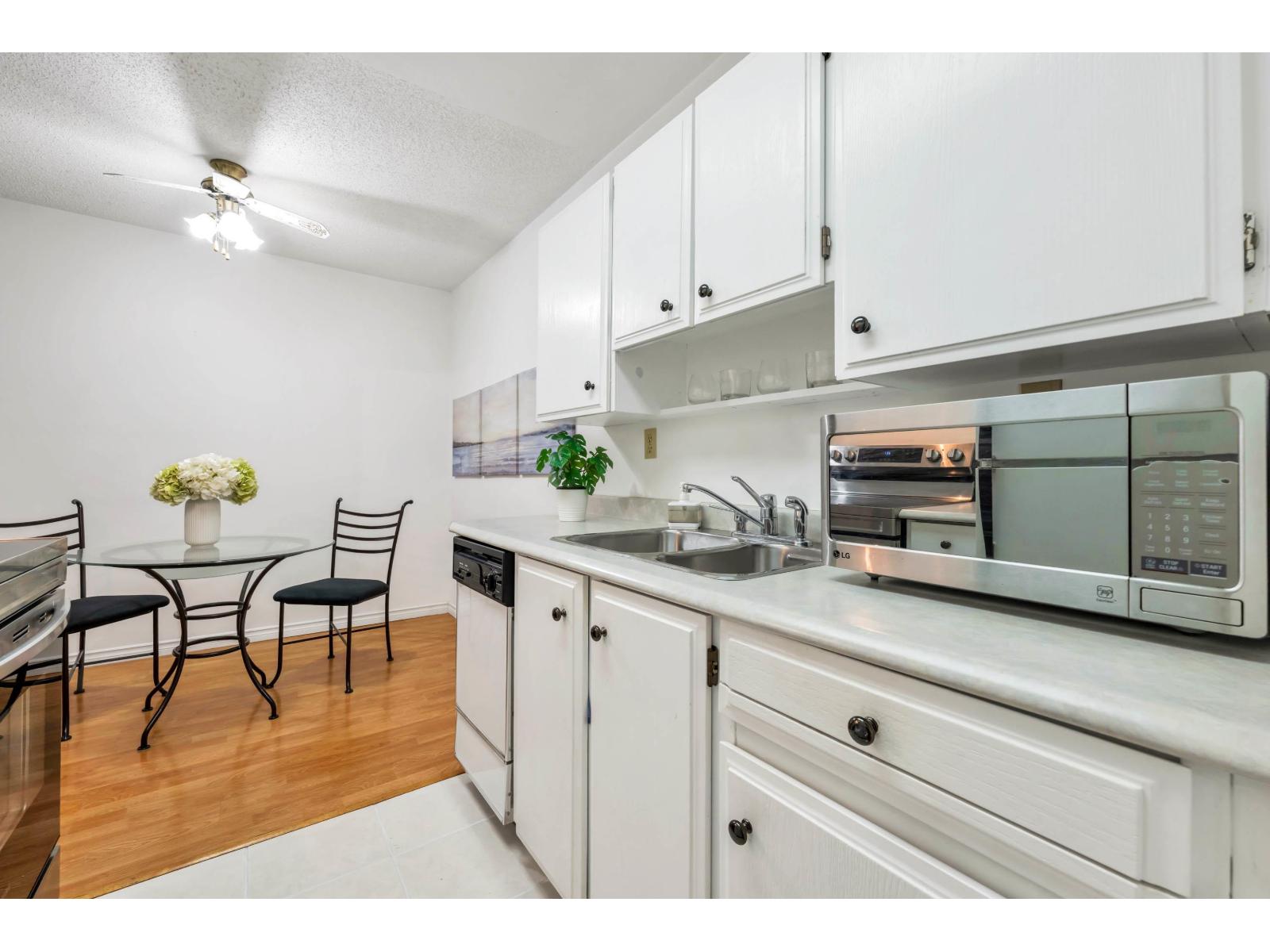 316 15020 North Bluff Road, White Rock, British Columbia  V4B 5A4 - Photo 12 - R3068107