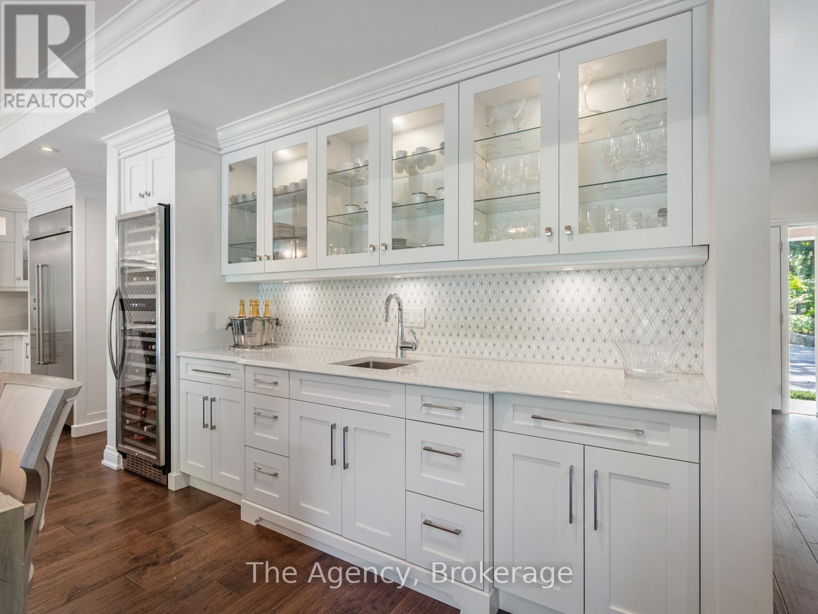 3087 Lakeshore Road, Burlington, Ontario  L7N 1A3 - Photo 12 - W12415644