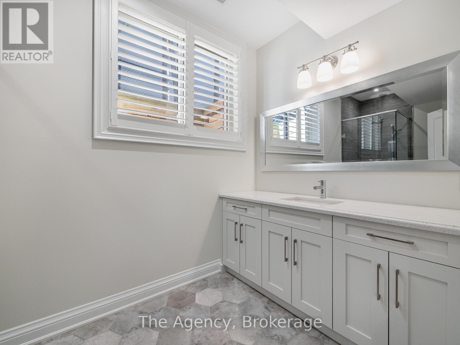 3087 Lakeshore Road, Burlington, Ontario  L7N 1A3 - Photo 38 - W12415644