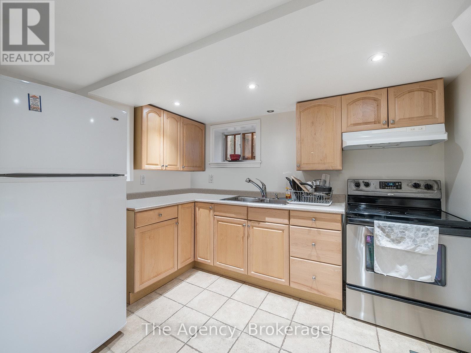 253 Margaret Drive, Oakville, Ontario  L6K 2W3 - Photo 30 - W12442523