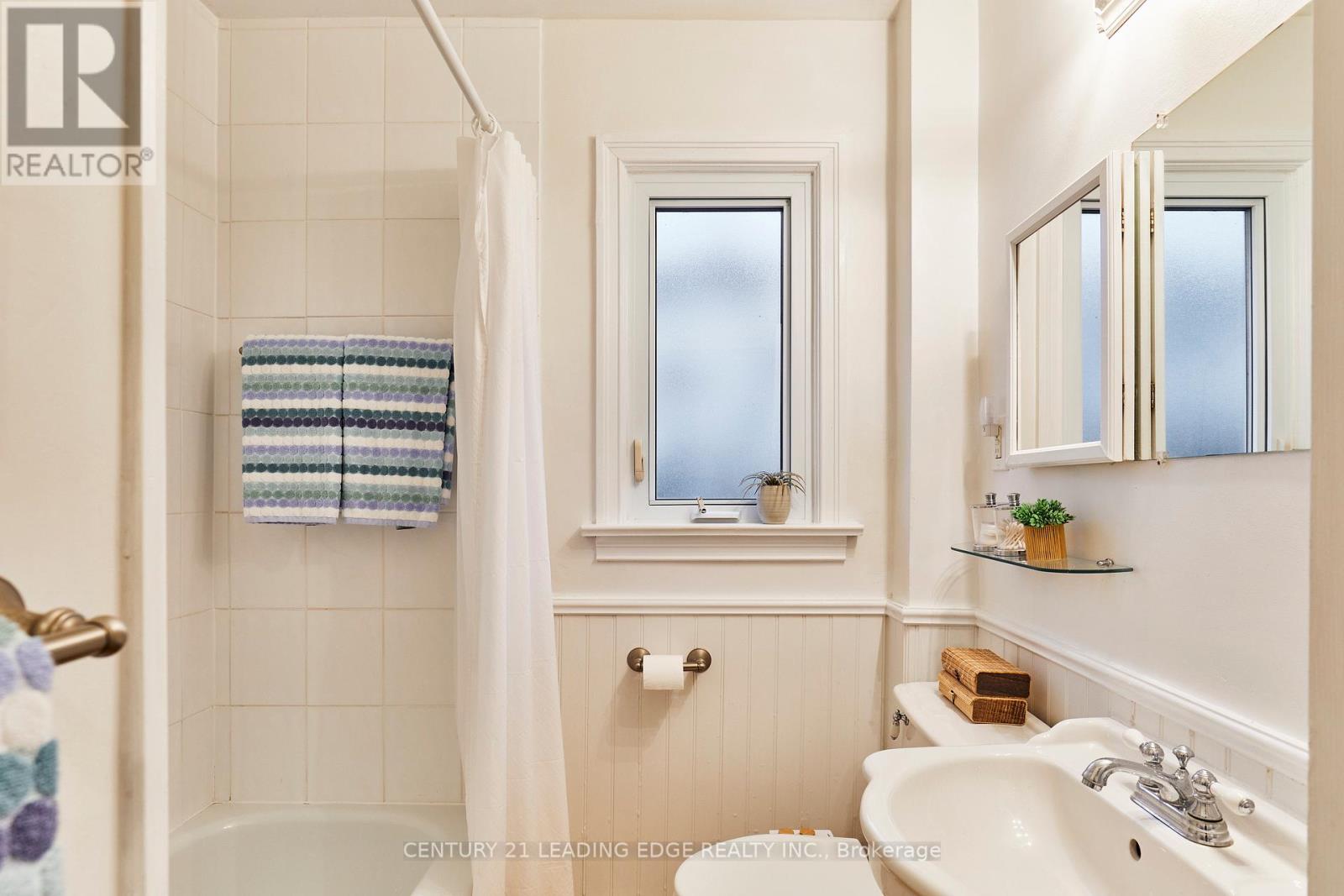 5 Harewood Avenue, Toronto, Ontario  M1M 2R1 - Photo 15 - E12555178