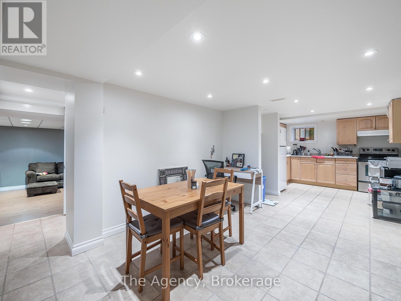 253 Margaret Drive, Oakville, Ontario  L6K 2W3 - Photo 29 - W12442523