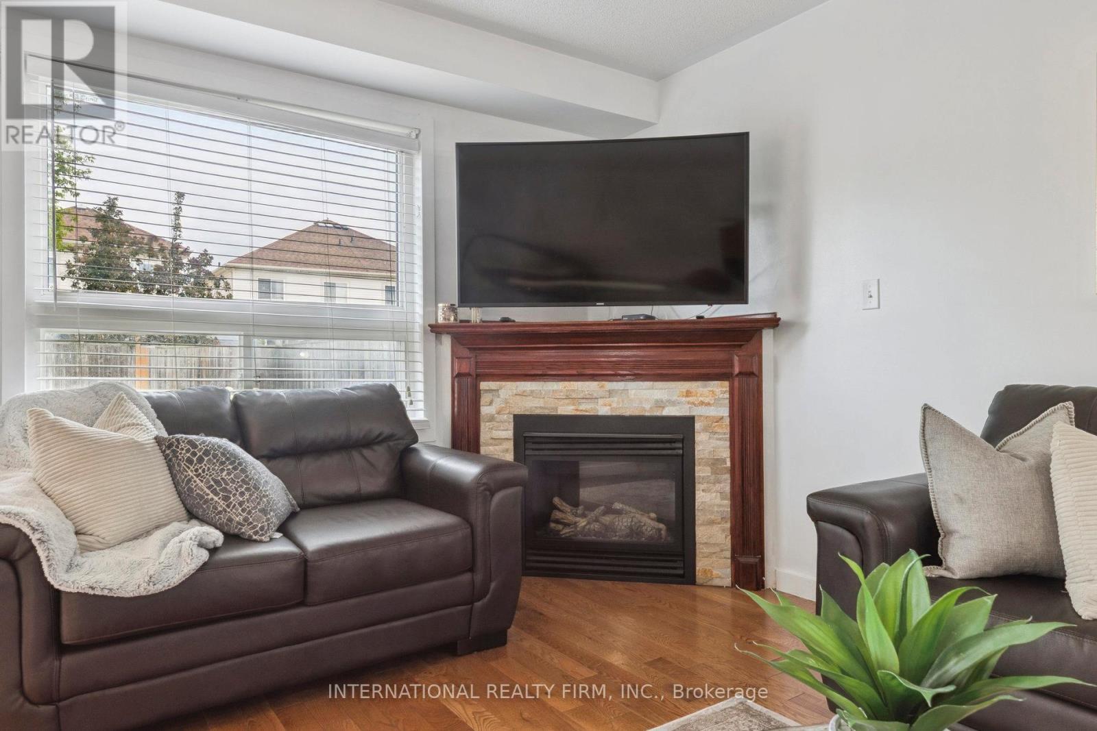 560 Falconridge Drive, Oshawa, Ontario  L1K 0C1 - Photo 10 - E12555298