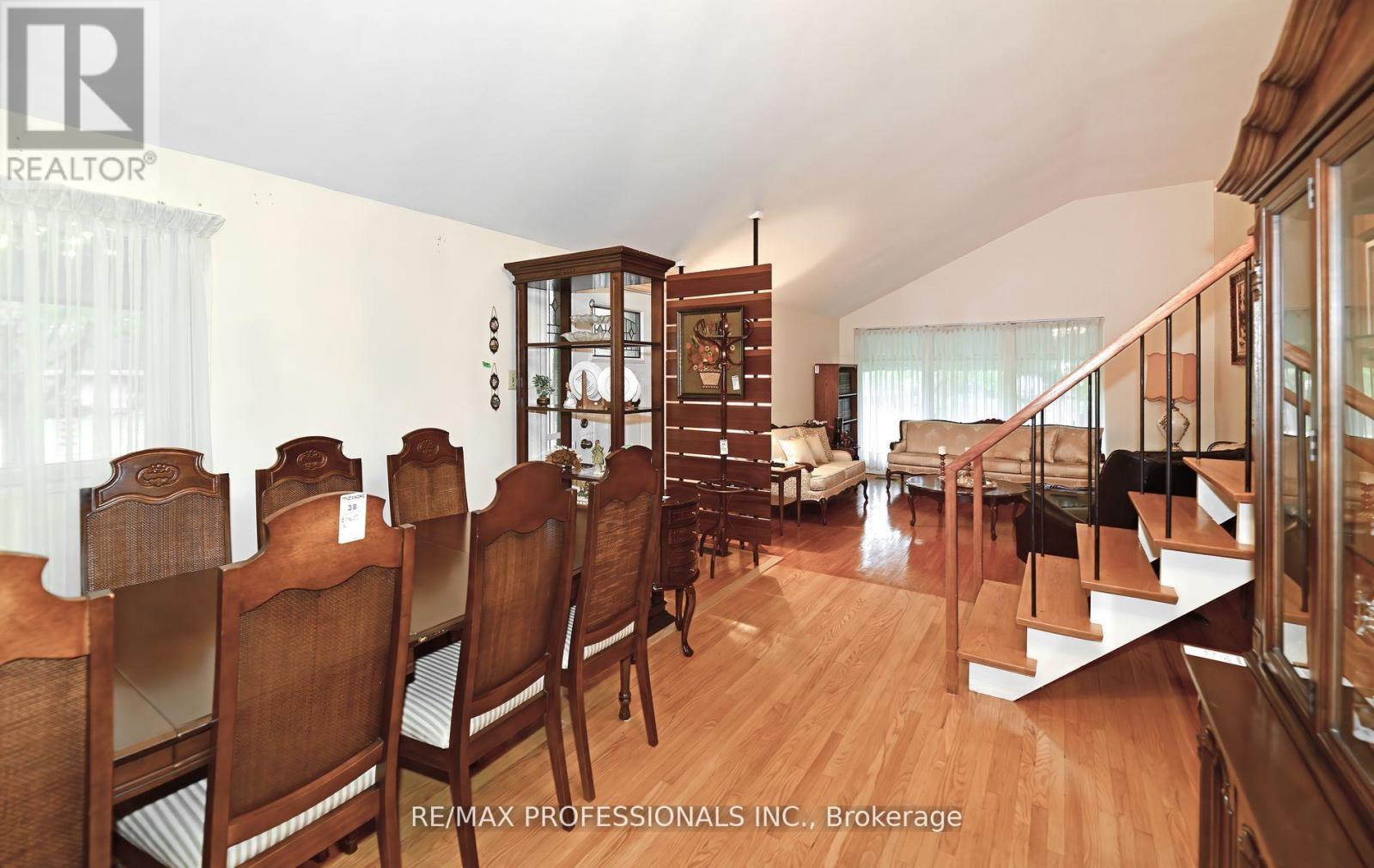 2 Lesterwood Crescent, Toronto, Ontario  M1P 3L4 - Photo 10 - E12555310