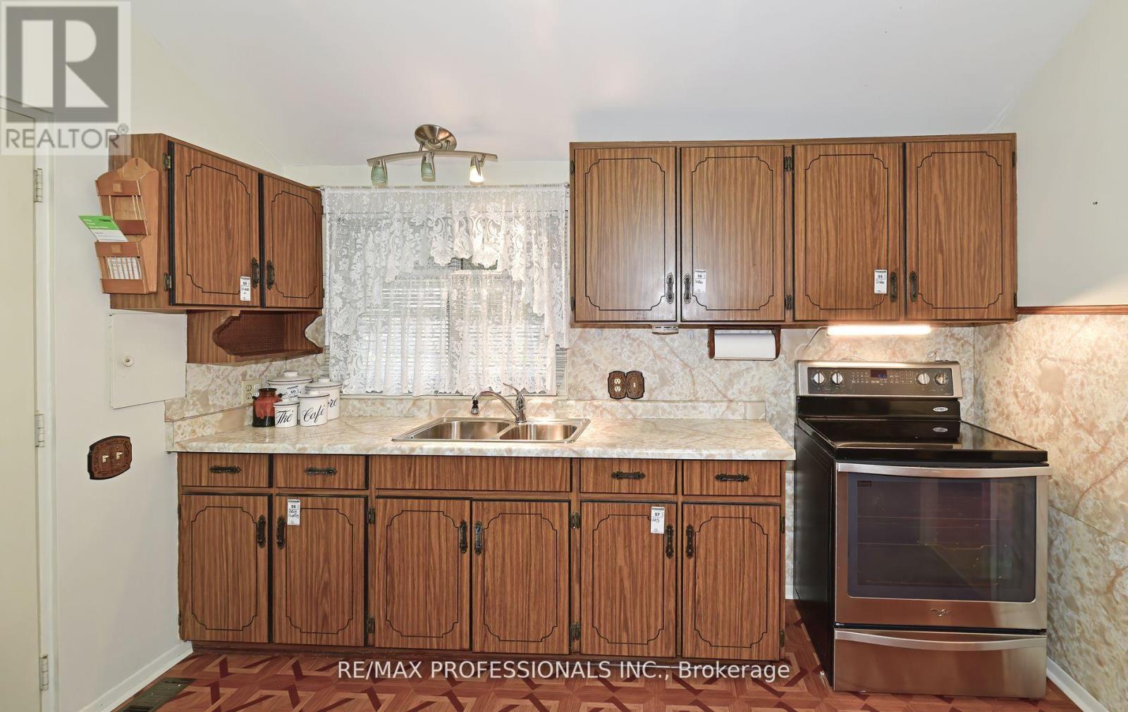 2 Lesterwood Crescent, Toronto, Ontario  M1P 3L4 - Photo 12 - E12555310