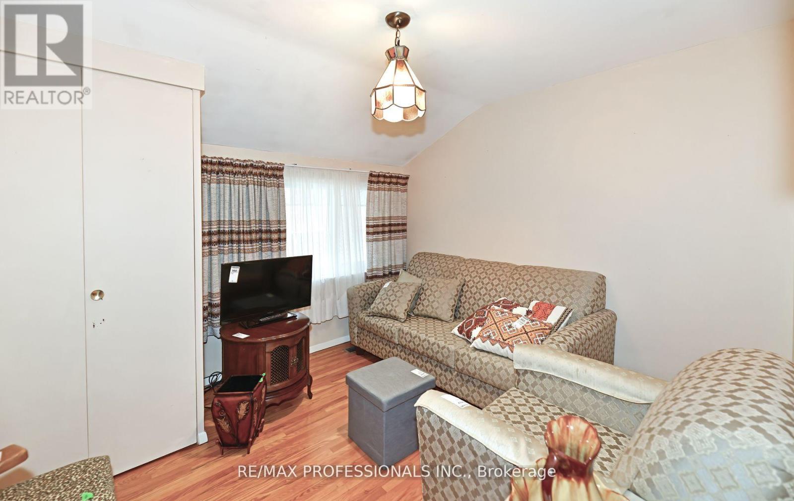 2 Lesterwood Crescent, Toronto, Ontario  M1P 3L4 - Photo 15 - E12555310