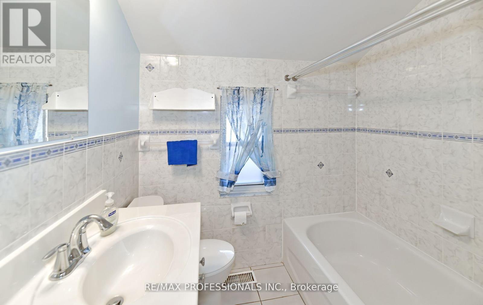 2 Lesterwood Crescent, Toronto, Ontario  M1P 3L4 - Photo 17 - E12555310