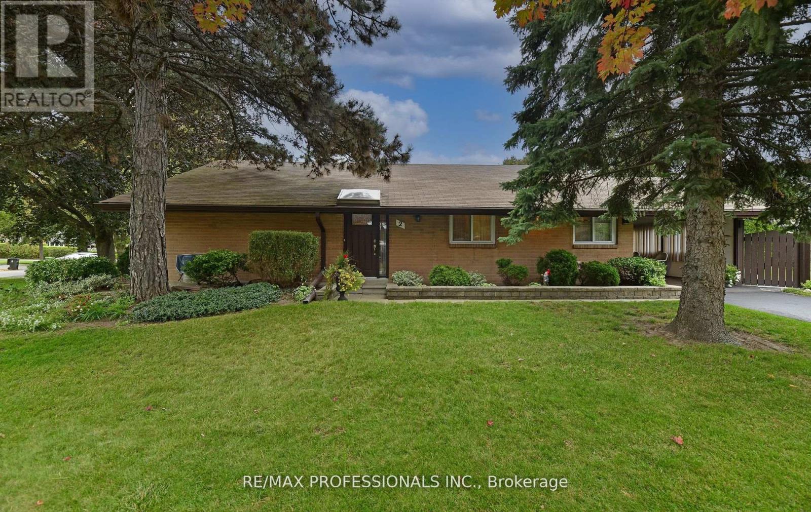 2 Lesterwood Crescent, Toronto, Ontario  M1P 3L4 - Photo 2 - E12555310