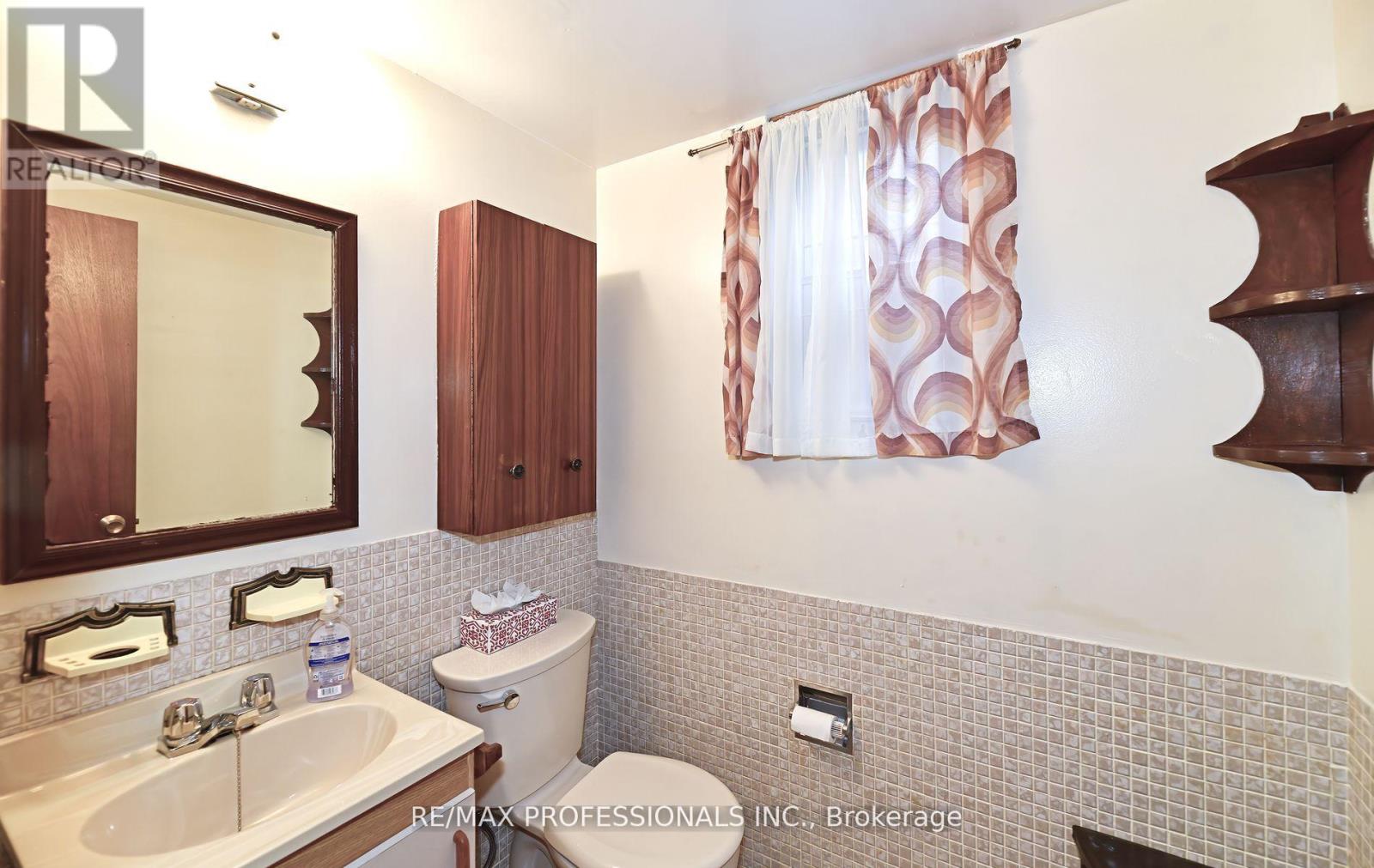 2 Lesterwood Crescent, Toronto, Ontario  M1P 3L4 - Photo 21 - E12555310