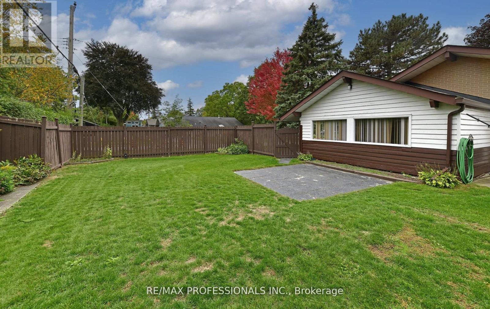 2 Lesterwood Crescent, Toronto, Ontario  M1P 3L4 - Photo 24 - E12555310