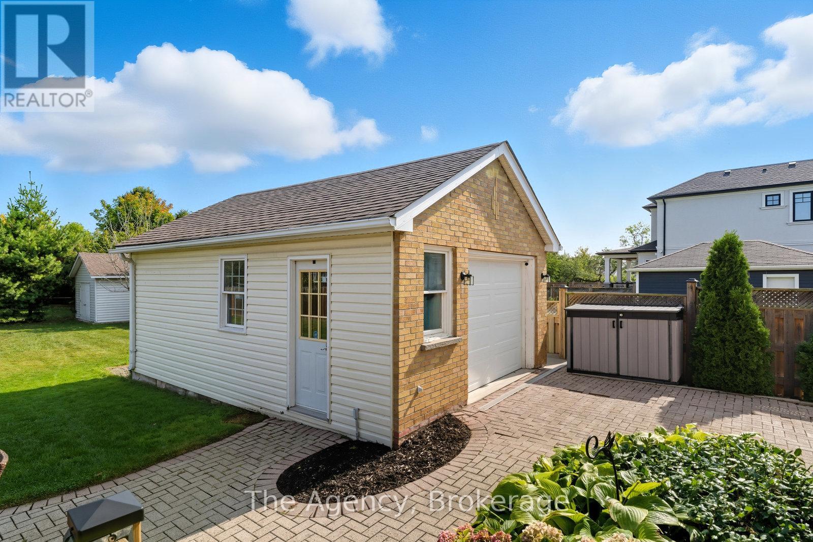 253 Margaret Drive, Oakville, Ontario  L6K 2W3 - Photo 38 - W12442523