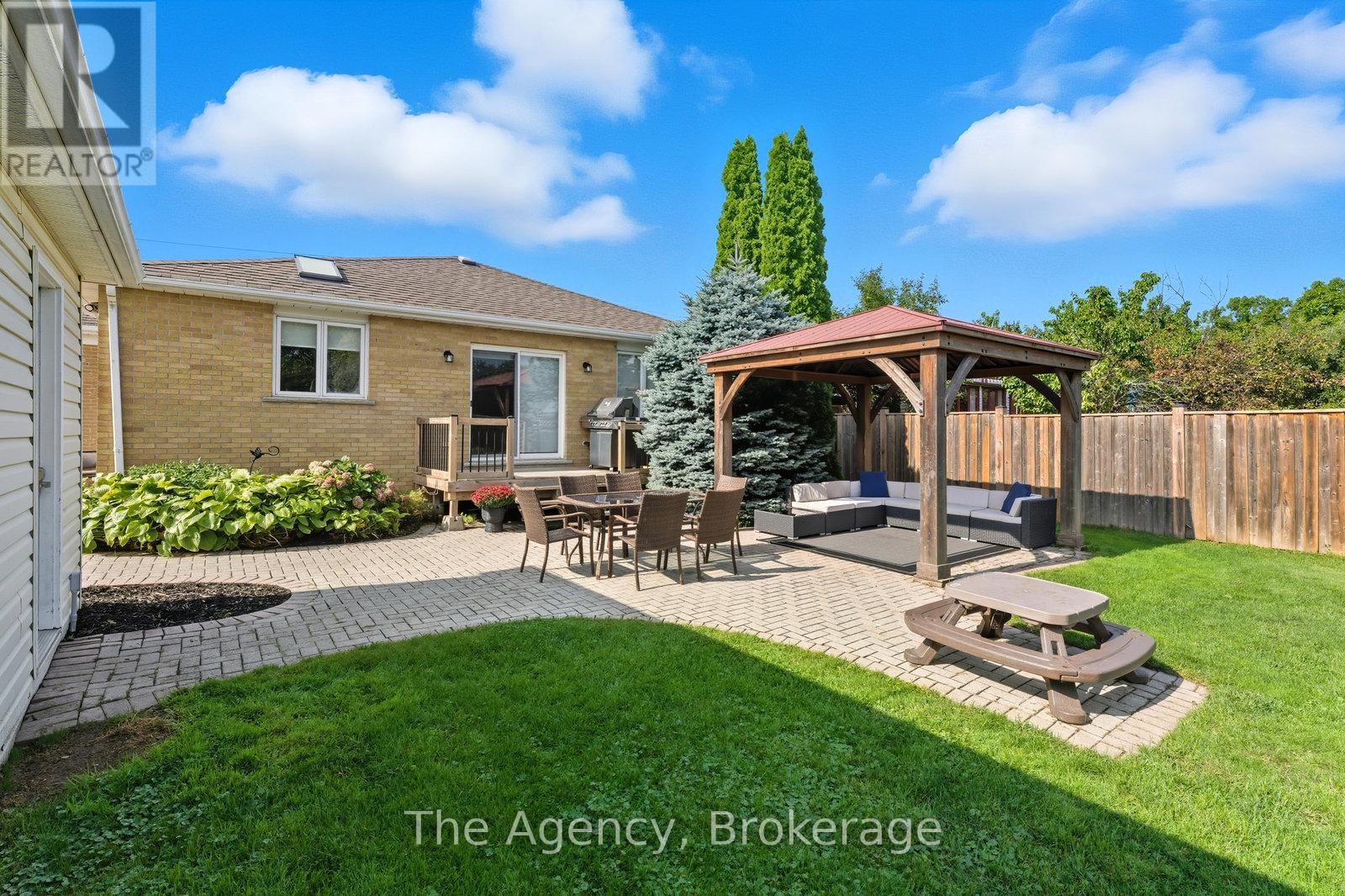 253 Margaret Drive, Oakville, Ontario  L6K 2W3 - Photo 36 - W12442523