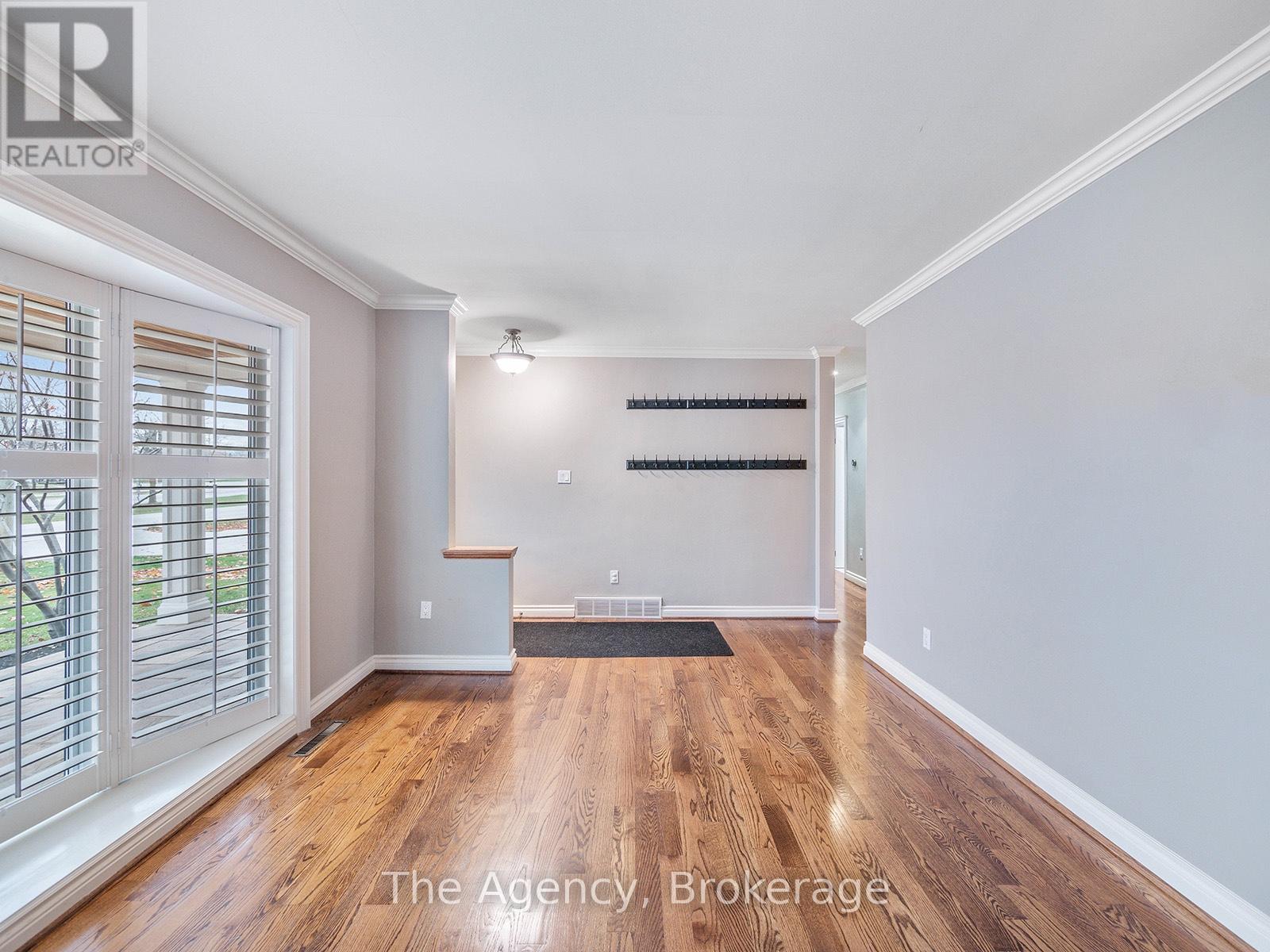 253 Margaret Drive, Oakville, Ontario  L6K 2W3 - Photo 8 - W12442523