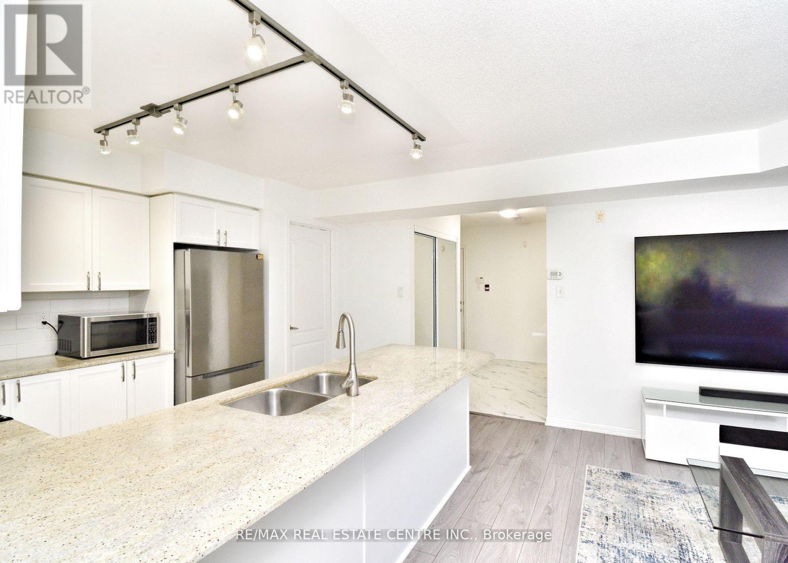 209 - 50 Mulligan Lane, Wasaga Beach, Ontario  L9Z 0C5 - Photo 11 - S12434479