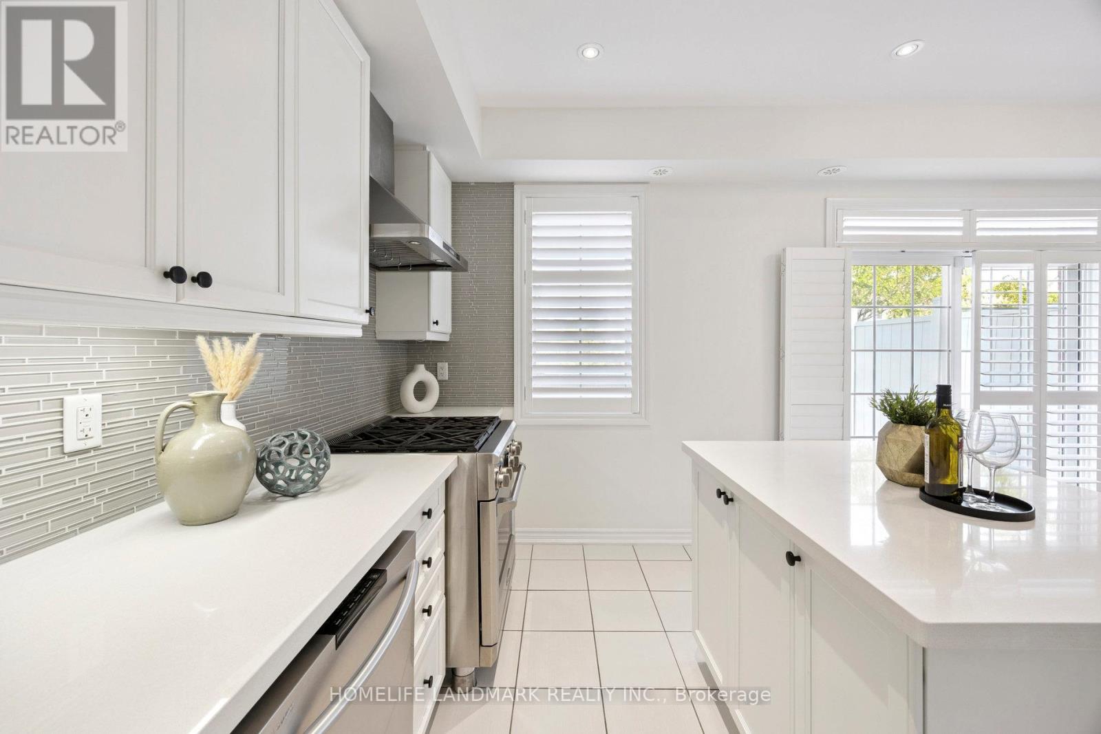 56 Donald Buttress Boulevard W, Markham, Ontario  L6C 0P1 - Photo 17 - N12555244