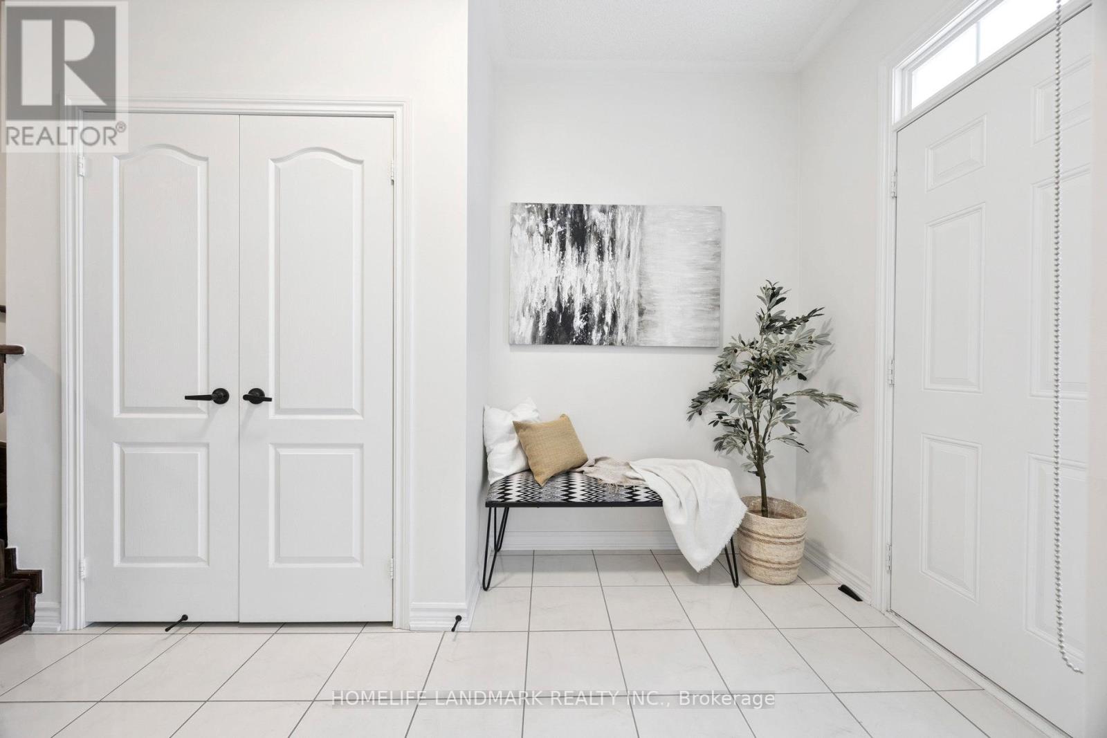 56 Donald Buttress Boulevard W, Markham, Ontario  L6C 0P1 - Photo 4 - N12555244