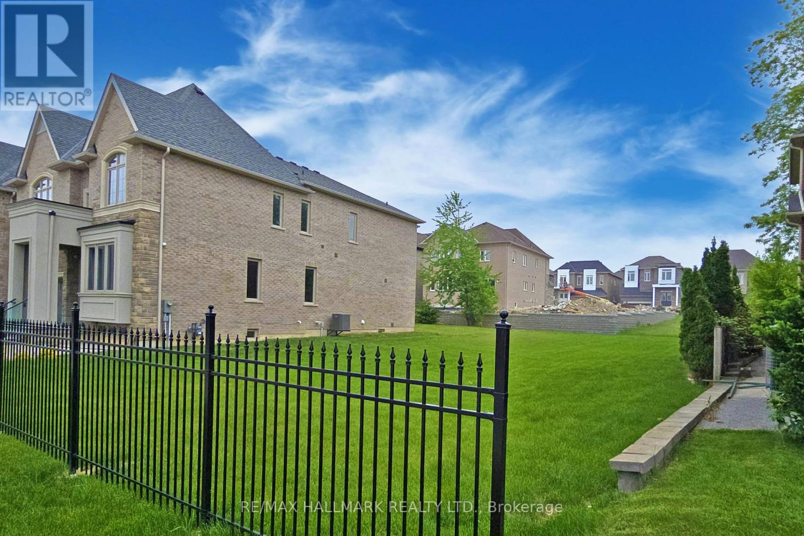 51a Puccini Drive, Richmond Hill, Ontario  L4E 2Y6 - Photo 2 - N12555270