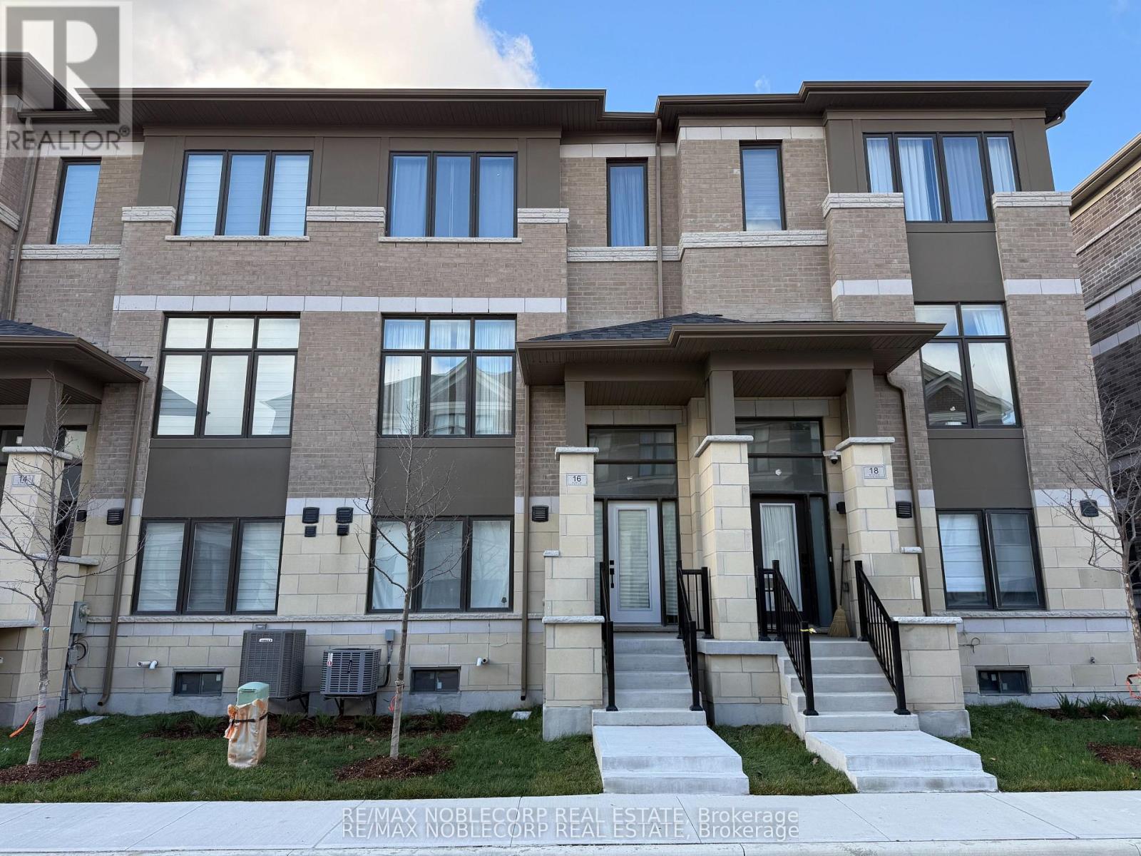 16 Tay Lane, Richmond Hill, Ontario  L4S 1N7 - Photo 1 - N12555340