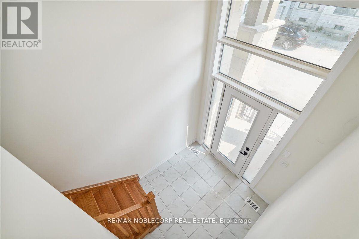 16 Tay Lane, Richmond Hill, Ontario  L4S 1N7 - Photo 4 - N12555340