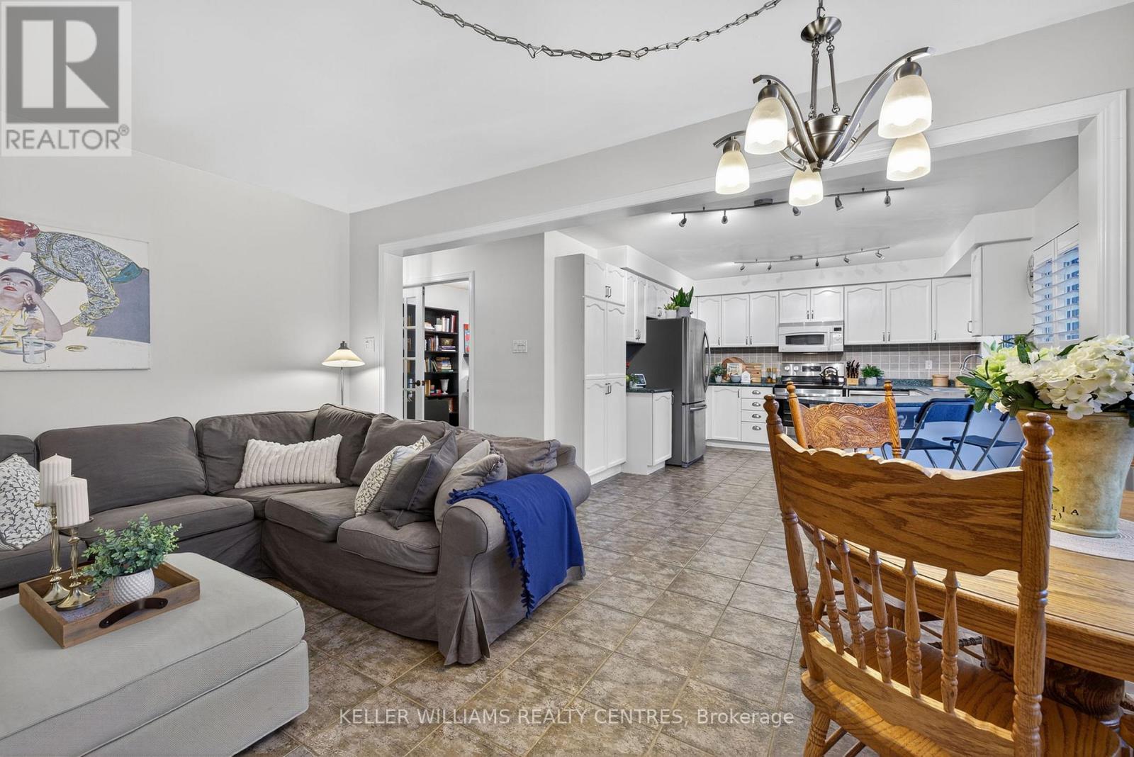 84 Loraview Lane, Aurora, Ontario  L4G 6N5 - Photo 13 - N12555388