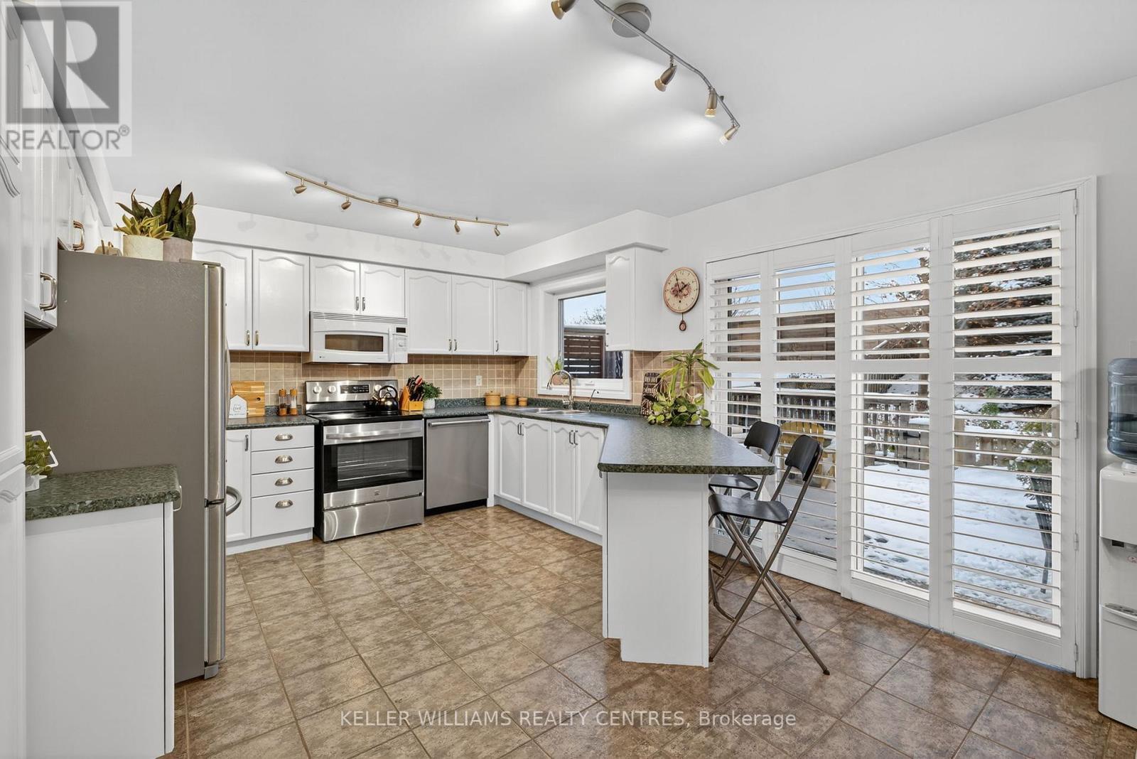 84 Loraview Lane, Aurora, Ontario  L4G 6N5 - Photo 15 - N12555388