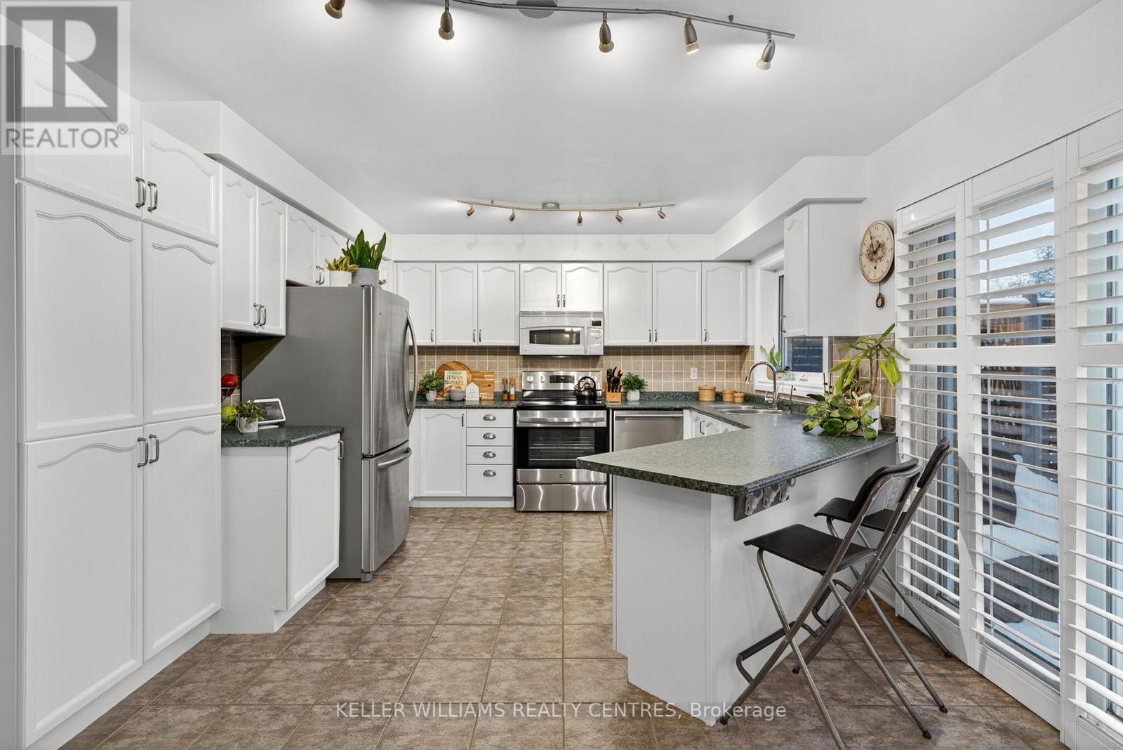 84 Loraview Lane, Aurora, Ontario  L4G 6N5 - Photo 16 - N12555388