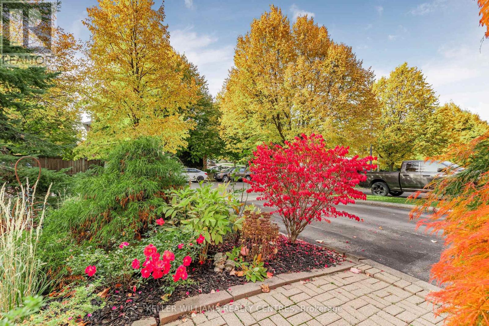 84 Loraview Lane, Aurora, Ontario  L4G 6N5 - Photo 2 - N12555388