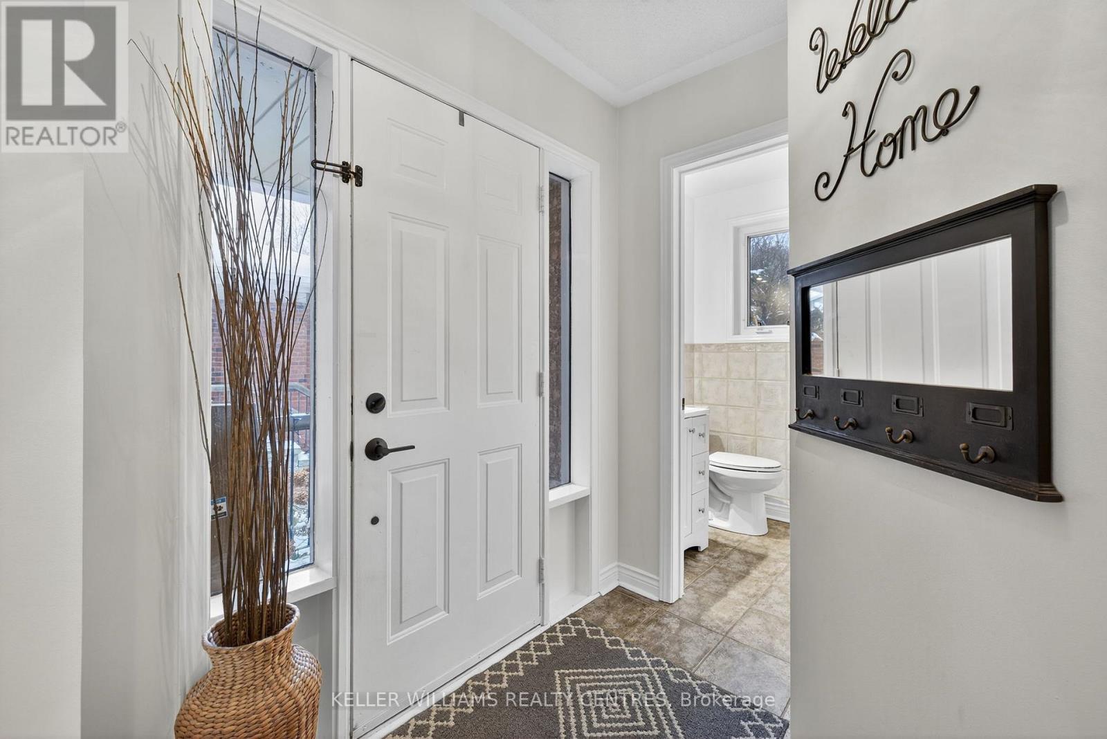 84 Loraview Lane, Aurora, Ontario  L4G 6N5 - Photo 4 - N12555388