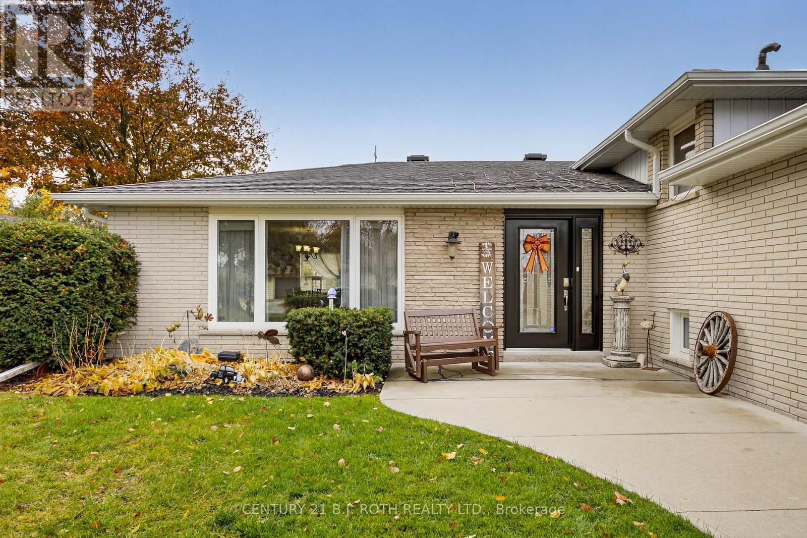 212 Church Street, Bradford West Gwillimbury, Ontario  L3Z 1R2 - Photo 3 - N12555404