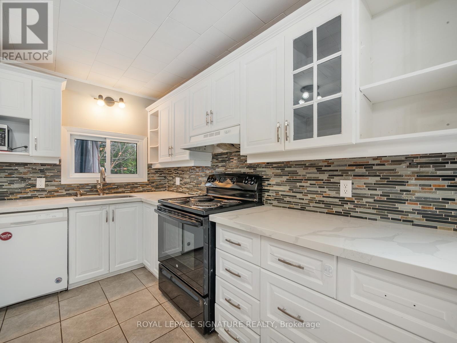 79 Poyntz Street, Penetanguishene, Ontario  L9M 1N9 - Photo 10 - S12555368