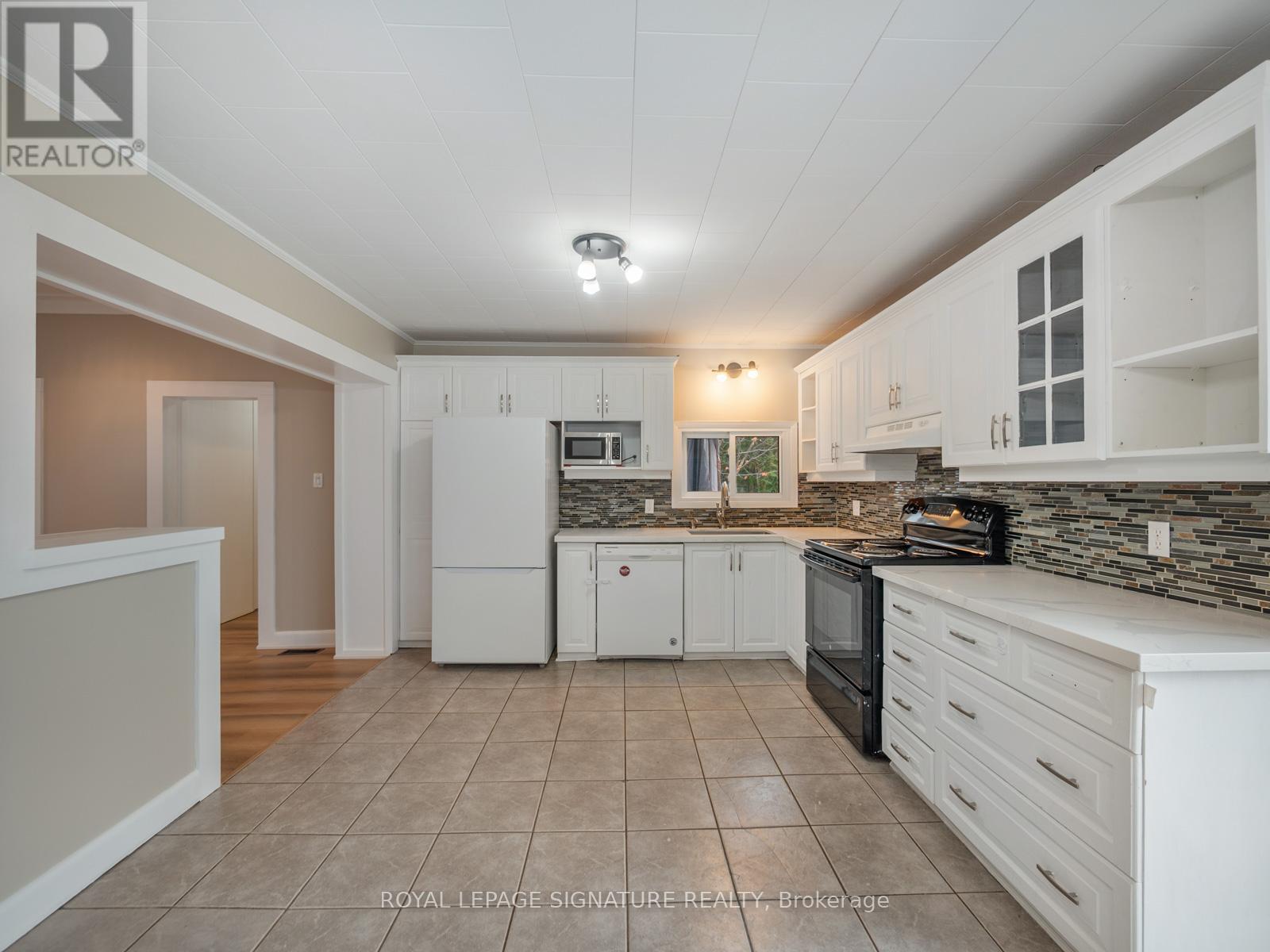 79 Poyntz Street, Penetanguishene, Ontario  L9M 1N9 - Photo 11 - S12555368