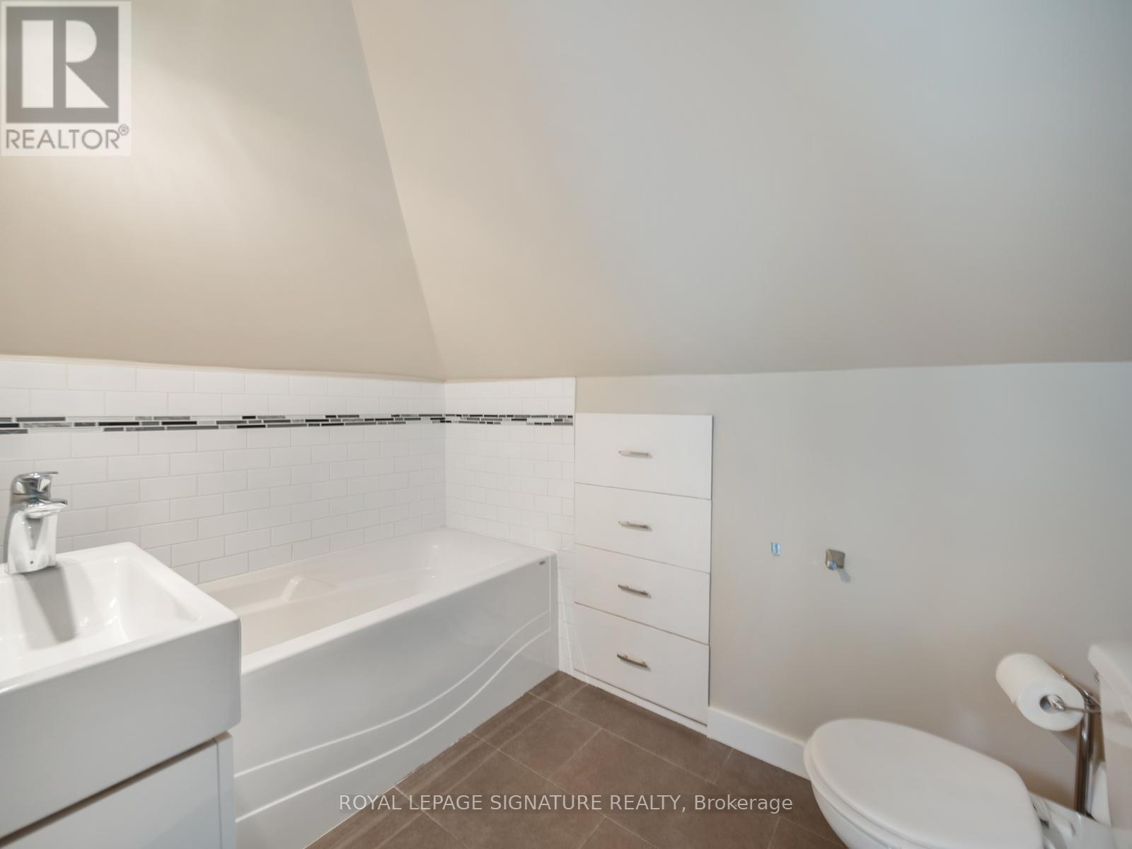 79 Poyntz Street, Penetanguishene, Ontario  L9M 1N9 - Photo 24 - S12555368