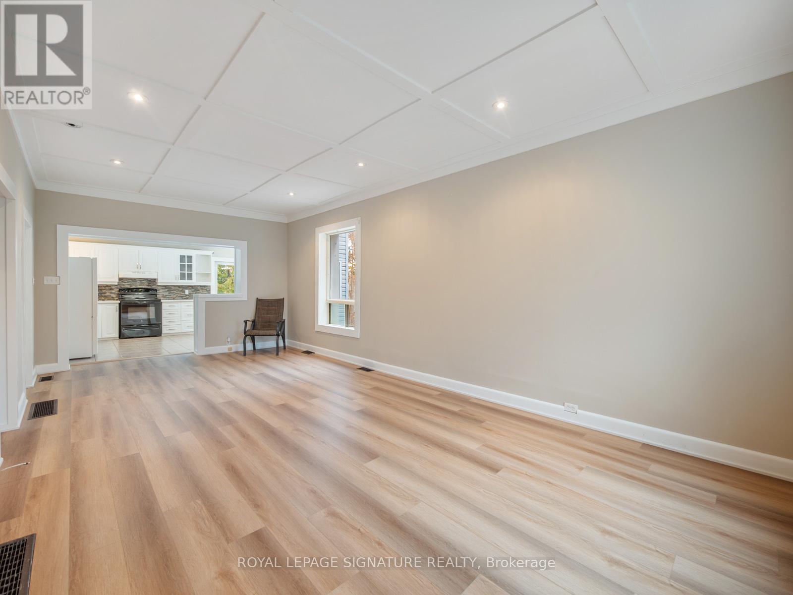 79 Poyntz Street, Penetanguishene, Ontario  L9M 1N9 - Photo 6 - S12555368